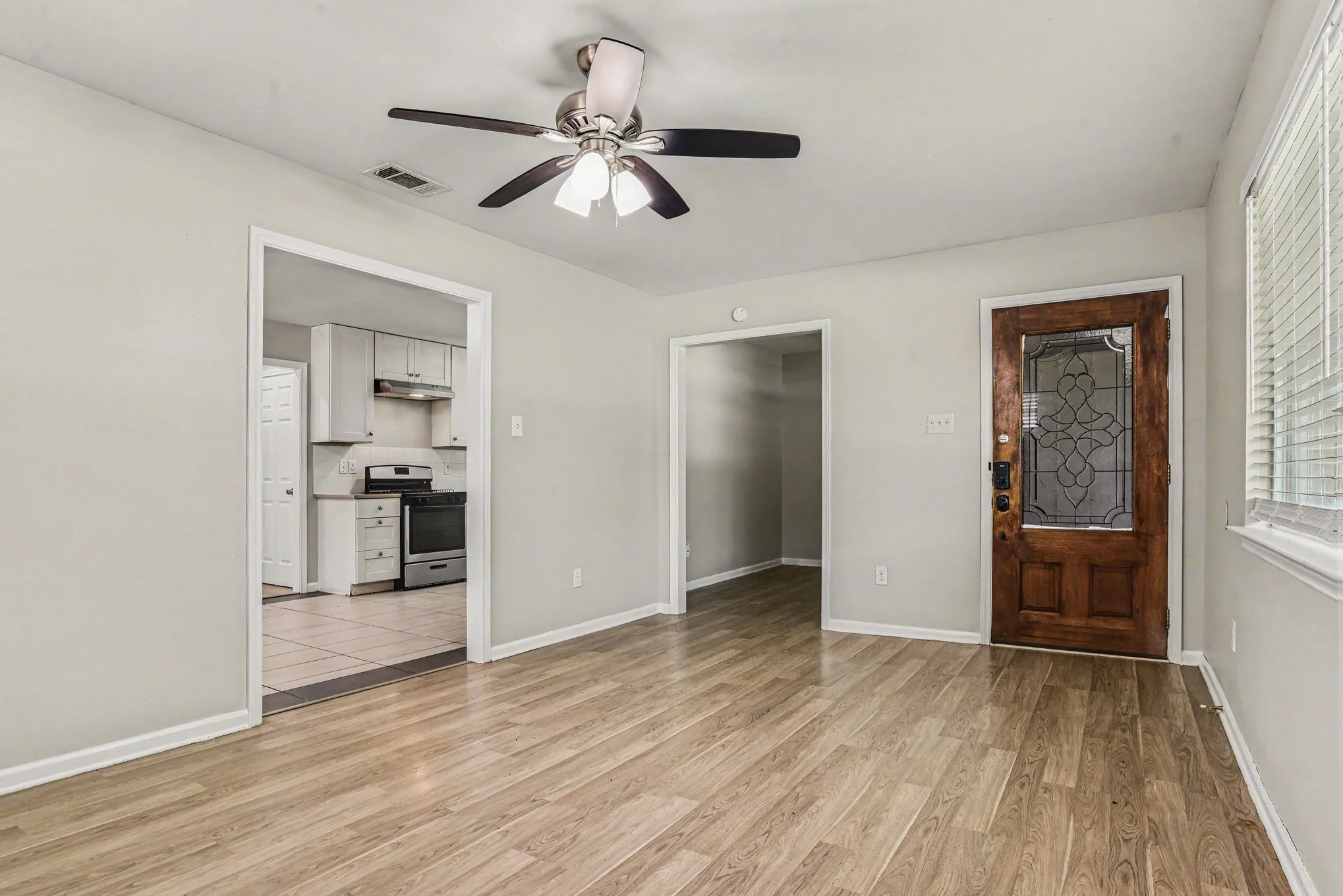 Single Family Residence For Sale in Dallas County , 1125 Waweenoc Avenue, Dallas, Texas 75216, 3 Bedroom, 2 Bathroom, 2 Garage spaces, 1,326 Sqft, built in 1957, mls#21283554, Real Estate Agent in Dallas, Homes For Sale in Dallas county, Homes For Sale in Dallas, Realtor in Dallas Texas, Real Estate Brokerage Independent Realty Texas, Luminita Cordes Realtor