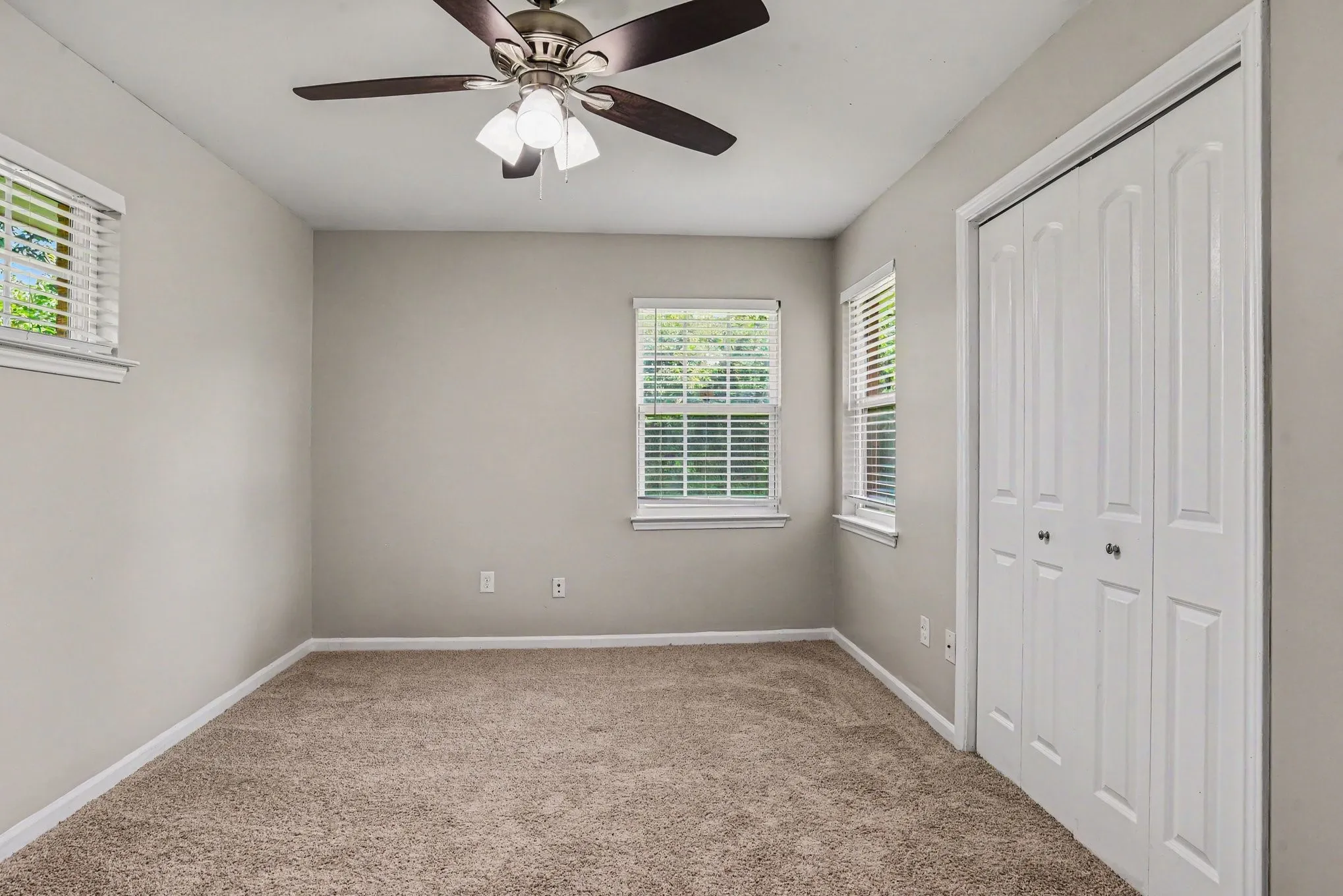 Single Family Residence For Sale in Dallas County , 1125 Waweenoc Avenue, Dallas, Texas 75216, 3 Bedroom, 2 Bathroom, 2 Garage spaces, 1,326 Sqft, built in 1957, mls#21283554, Real Estate Agent in Dallas, Homes For Sale in Dallas county, Homes For Sale in Dallas, Realtor in Dallas Texas, Real Estate Brokerage Independent Realty Texas, Luminita Cordes Realtor