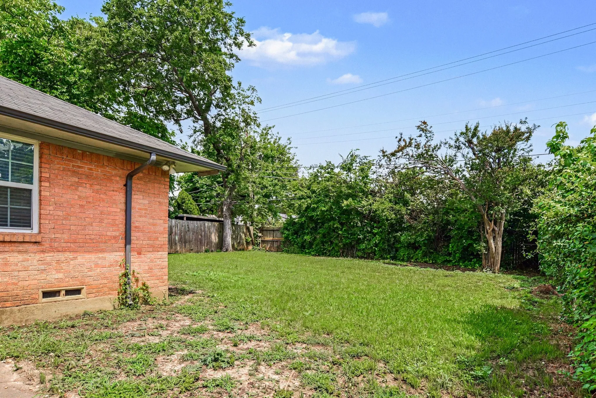 Single Family Residence For Sale in Dallas County , 1125 Waweenoc Avenue, Dallas, Texas 75216, 3 Bedroom, 2 Bathroom, 2 Garage spaces, 1,326 Sqft, built in 1957, mls#21283554, Real Estate Agent in Dallas, Homes For Sale in Dallas county, Homes For Sale in Dallas, Realtor in Dallas Texas, Real Estate Brokerage Independent Realty Texas, Luminita Cordes Realtor