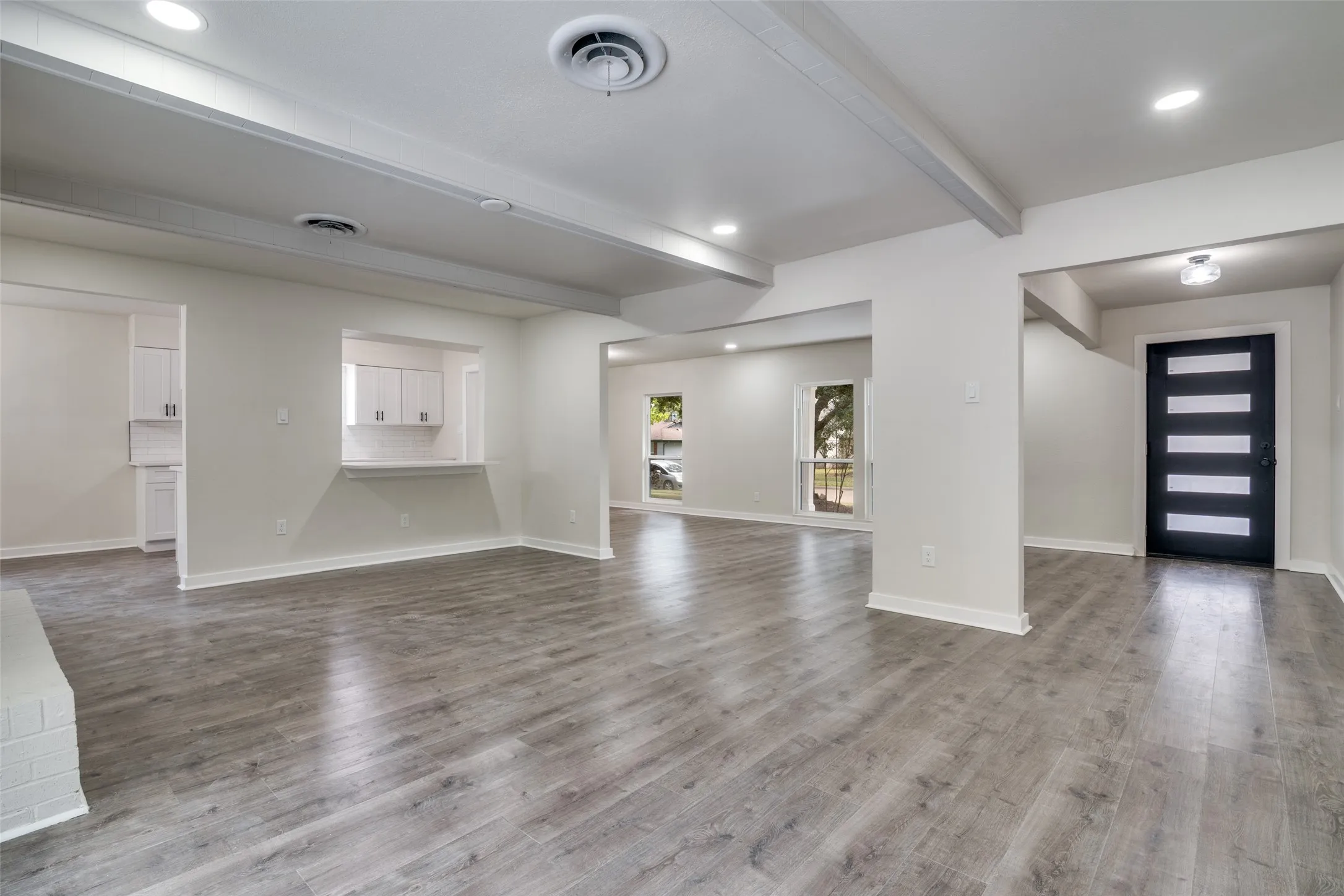 Single Family Residence For Sale in Dallas County , 11335 Drummond Circle, Dallas, Texas 75228, 3 Bedroom, 2 Bathroom, 2 Garage spaces, 2,154 Sqft, built in 1964, mls#21290913, Real Estate Agent in Dallas, Homes For Sale in Dallas county, Homes For Sale in Dallas, Realtor in Dallas Texas, Real Estate Brokerage Independent Realty Texas, Luminita Cordes Realtor