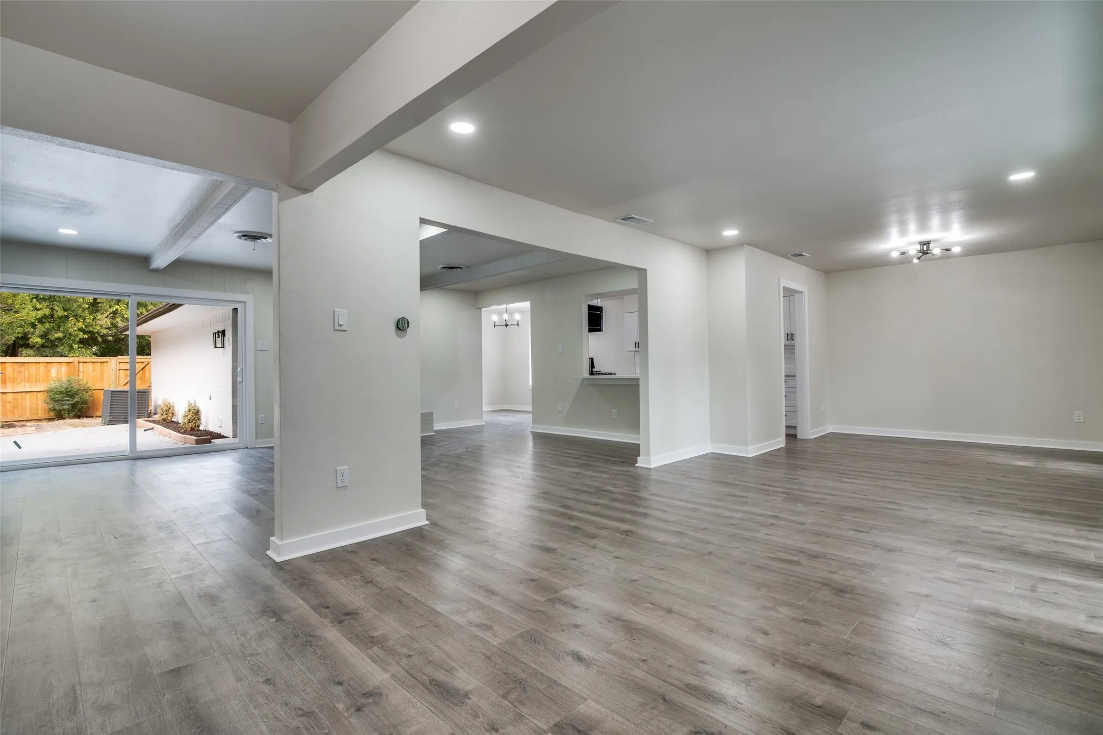 Single Family Residence For Sale in Dallas County , 11335 Drummond Circle, Dallas, Texas 75228, 3 Bedroom, 2 Bathroom, 2 Garage spaces, 2,154 Sqft, built in 1964, mls#21290913, Real Estate Agent in Dallas, Homes For Sale in Dallas county, Homes For Sale in Dallas, Realtor in Dallas Texas, Real Estate Brokerage Independent Realty Texas, Luminita Cordes Realtor
