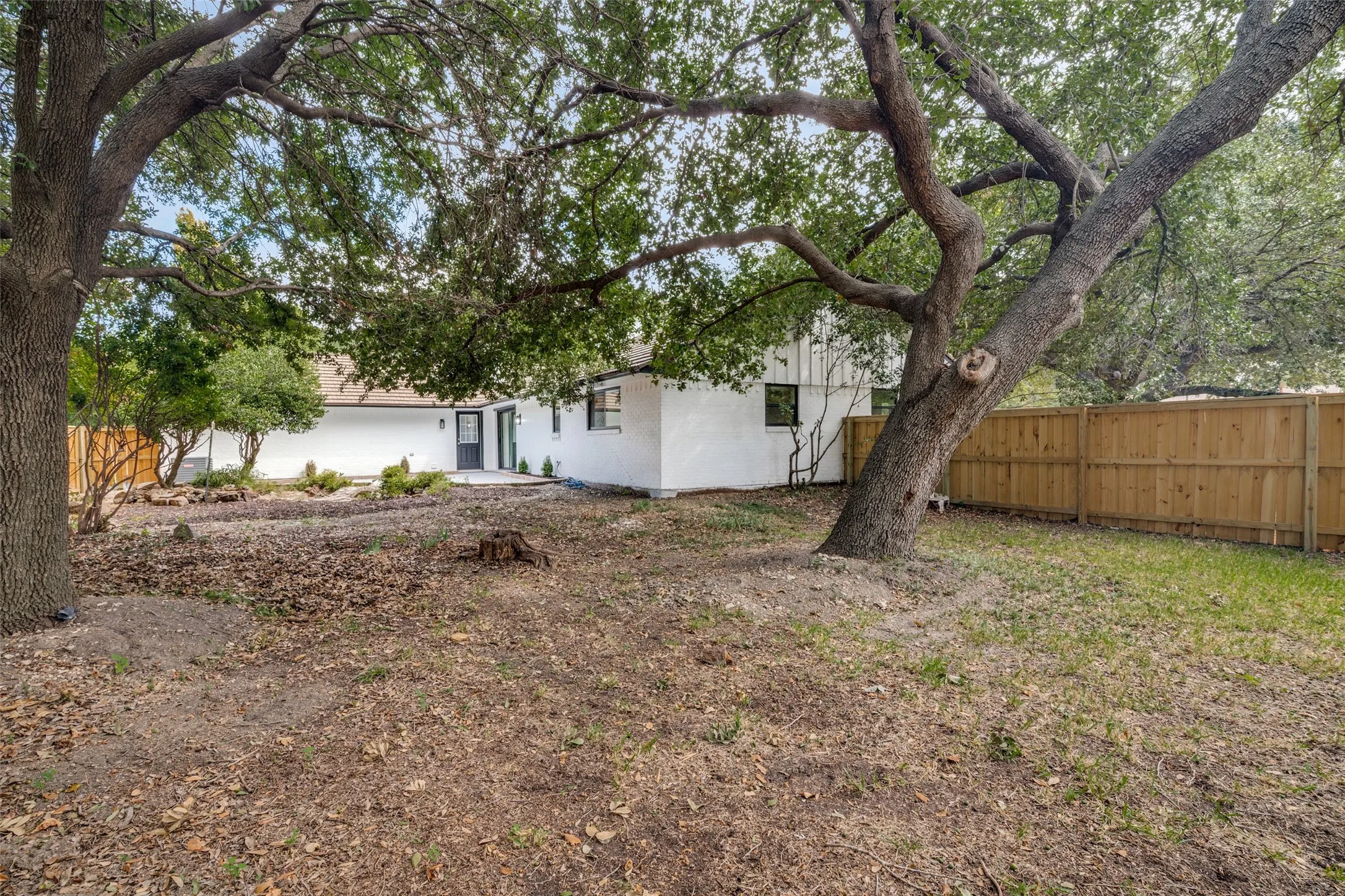 Single Family Residence For Sale in Dallas County , 11335 Drummond Circle, Dallas, Texas 75228, 3 Bedroom, 2 Bathroom, 2 Garage spaces, 2,154 Sqft, built in 1964, mls#21290913, Real Estate Agent in Dallas, Homes For Sale in Dallas county, Homes For Sale in Dallas, Realtor in Dallas Texas, Real Estate Brokerage Independent Realty Texas, Luminita Cordes Realtor