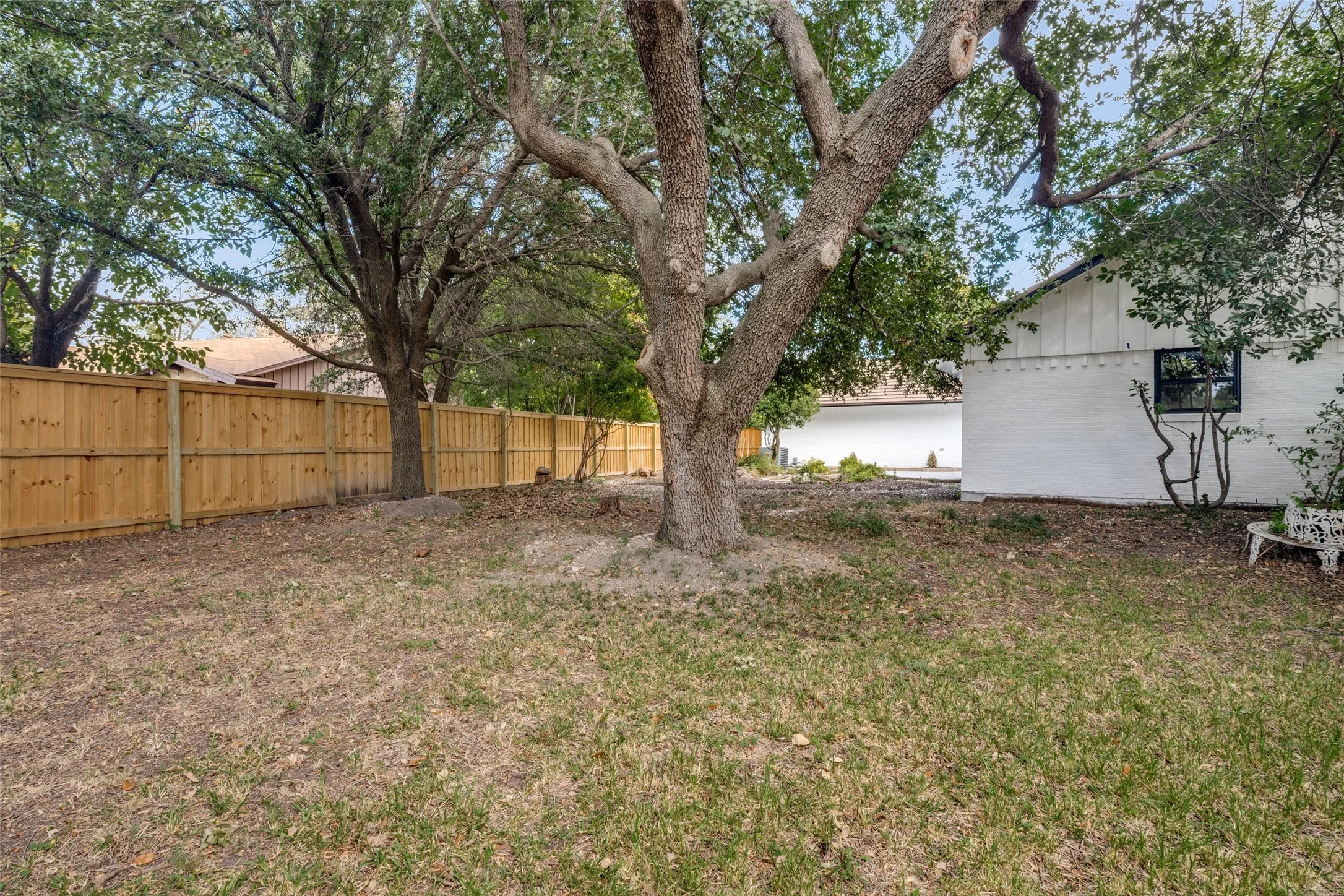 Single Family Residence For Sale in Dallas County , 11335 Drummond Circle, Dallas, Texas 75228, 3 Bedroom, 2 Bathroom, 2 Garage spaces, 2,154 Sqft, built in 1964, mls#21290913, Real Estate Agent in Dallas, Homes For Sale in Dallas county, Homes For Sale in Dallas, Realtor in Dallas Texas, Real Estate Brokerage Independent Realty Texas, Luminita Cordes Realtor