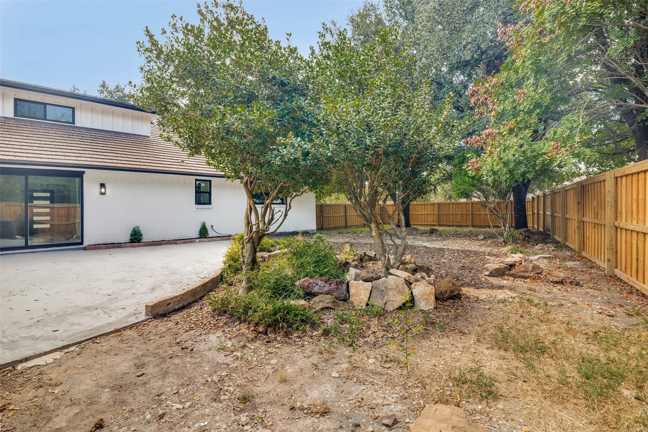 Single Family Residence For Sale in Dallas County , 11335 Drummond Circle, Dallas, Texas 75228, 3 Bedroom, 2 Bathroom, 2 Garage spaces, 2,154 Sqft, built in 1964, mls#21290913, Real Estate Agent in Dallas, Homes For Sale in Dallas county, Homes For Sale in Dallas, Realtor in Dallas Texas, Real Estate Brokerage Independent Realty Texas, Luminita Cordes Realtor