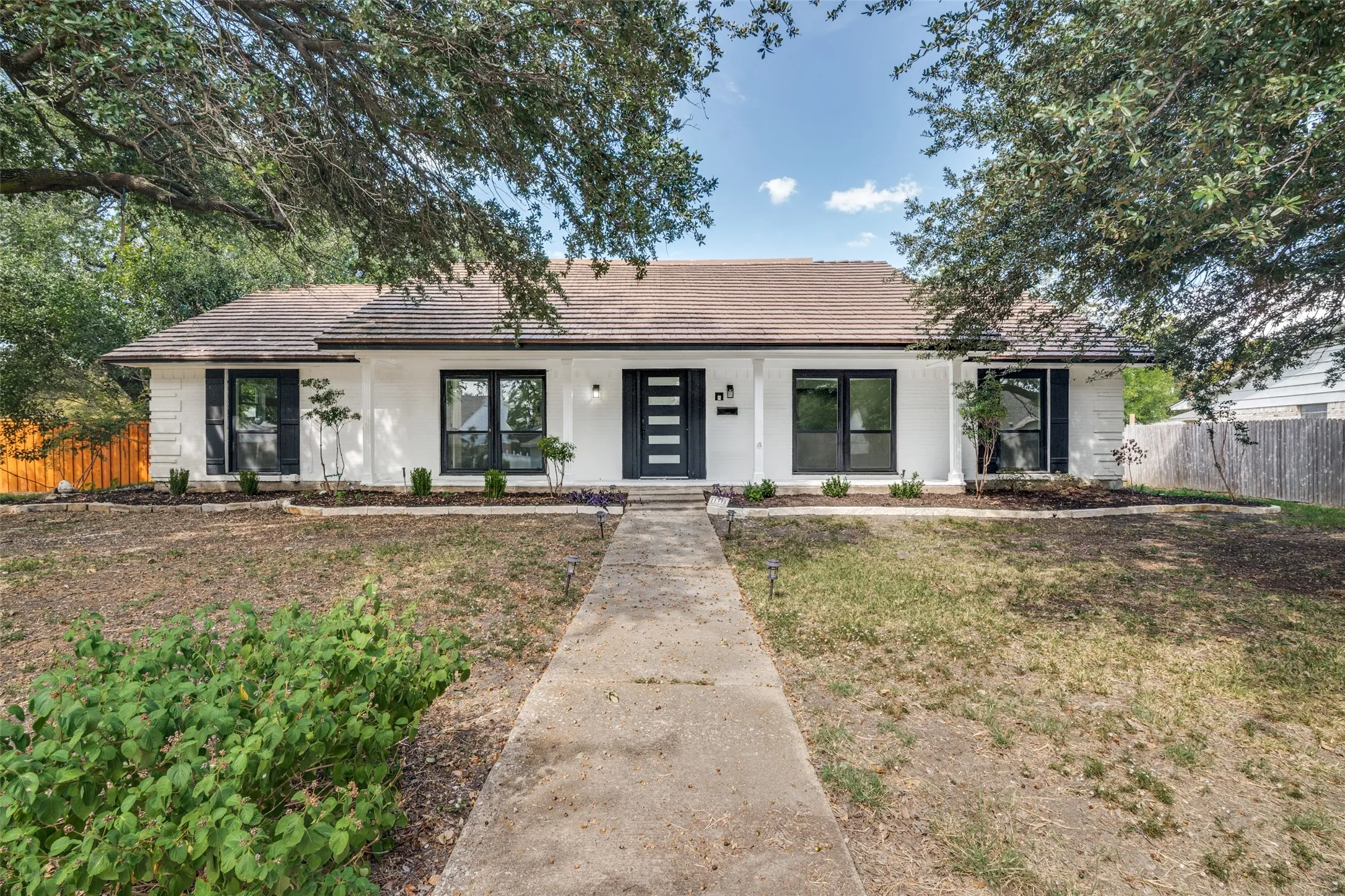 Single Family Residence For Sale in Dallas County , 11335 Drummond Circle, Dallas, Texas 75228, 3 Bedroom, 2 Bathroom, 2 Garage spaces, 2,154 Sqft, built in 1964, mls#21290913, Real Estate Agent in Dallas, Homes For Sale in Dallas county, Homes For Sale in Dallas, Realtor in Dallas Texas, Real Estate Brokerage Independent Realty Texas, Luminita Cordes Realtor
