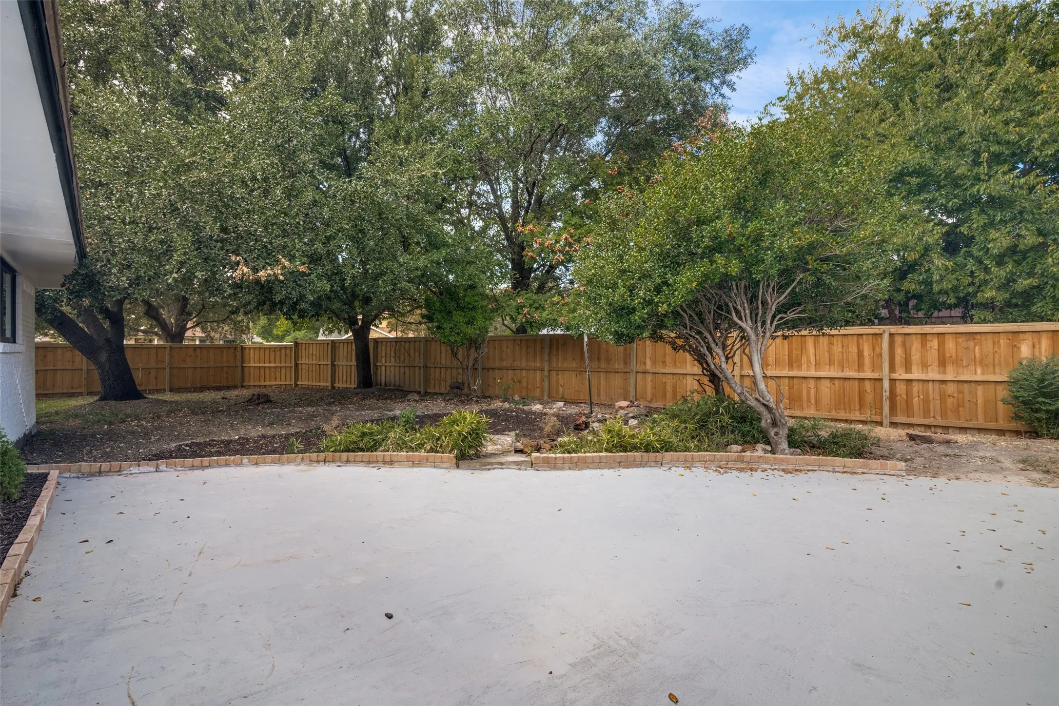 Single Family Residence For Sale in Dallas County , 11335 Drummond Circle, Dallas, Texas 75228, 3 Bedroom, 2 Bathroom, 2 Garage spaces, 2,154 Sqft, built in 1964, mls#21290913, Real Estate Agent in Dallas, Homes For Sale in Dallas county, Homes For Sale in Dallas, Realtor in Dallas Texas, Real Estate Brokerage Independent Realty Texas, Luminita Cordes Realtor