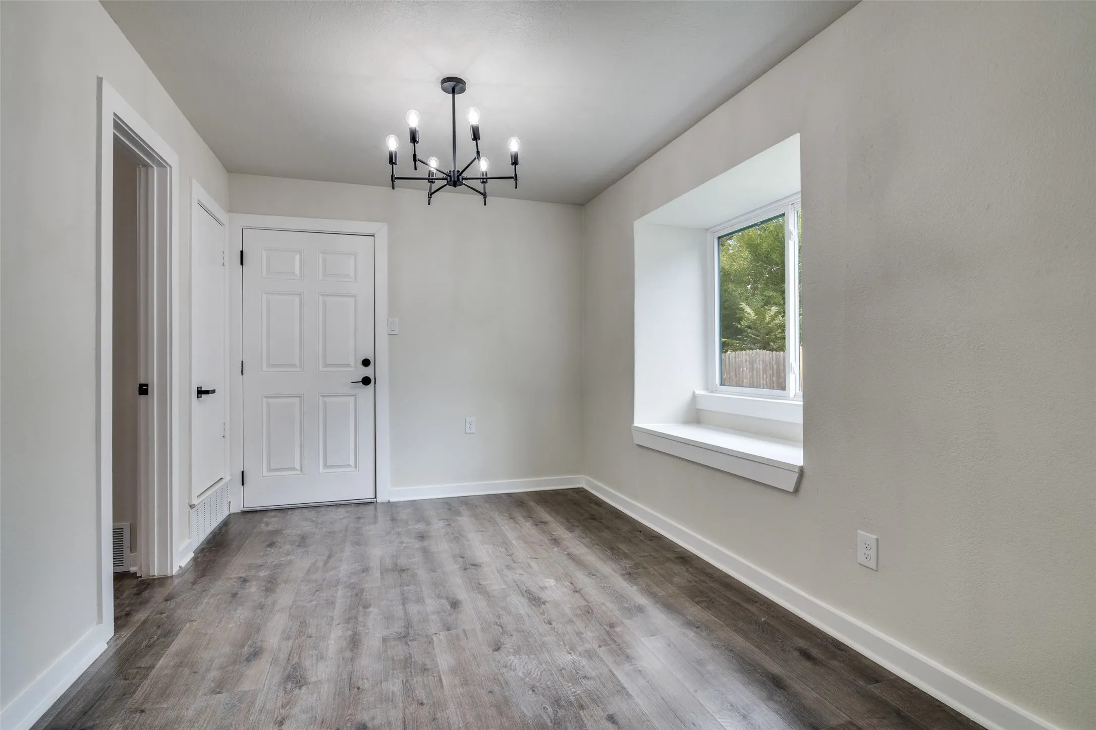 Single Family Residence For Sale in Dallas County , 11335 Drummond Circle, Dallas, Texas 75228, 3 Bedroom, 2 Bathroom, 2 Garage spaces, 2,154 Sqft, built in 1964, mls#21290913, Real Estate Agent in Dallas, Homes For Sale in Dallas county, Homes For Sale in Dallas, Realtor in Dallas Texas, Real Estate Brokerage Independent Realty Texas, Luminita Cordes Realtor