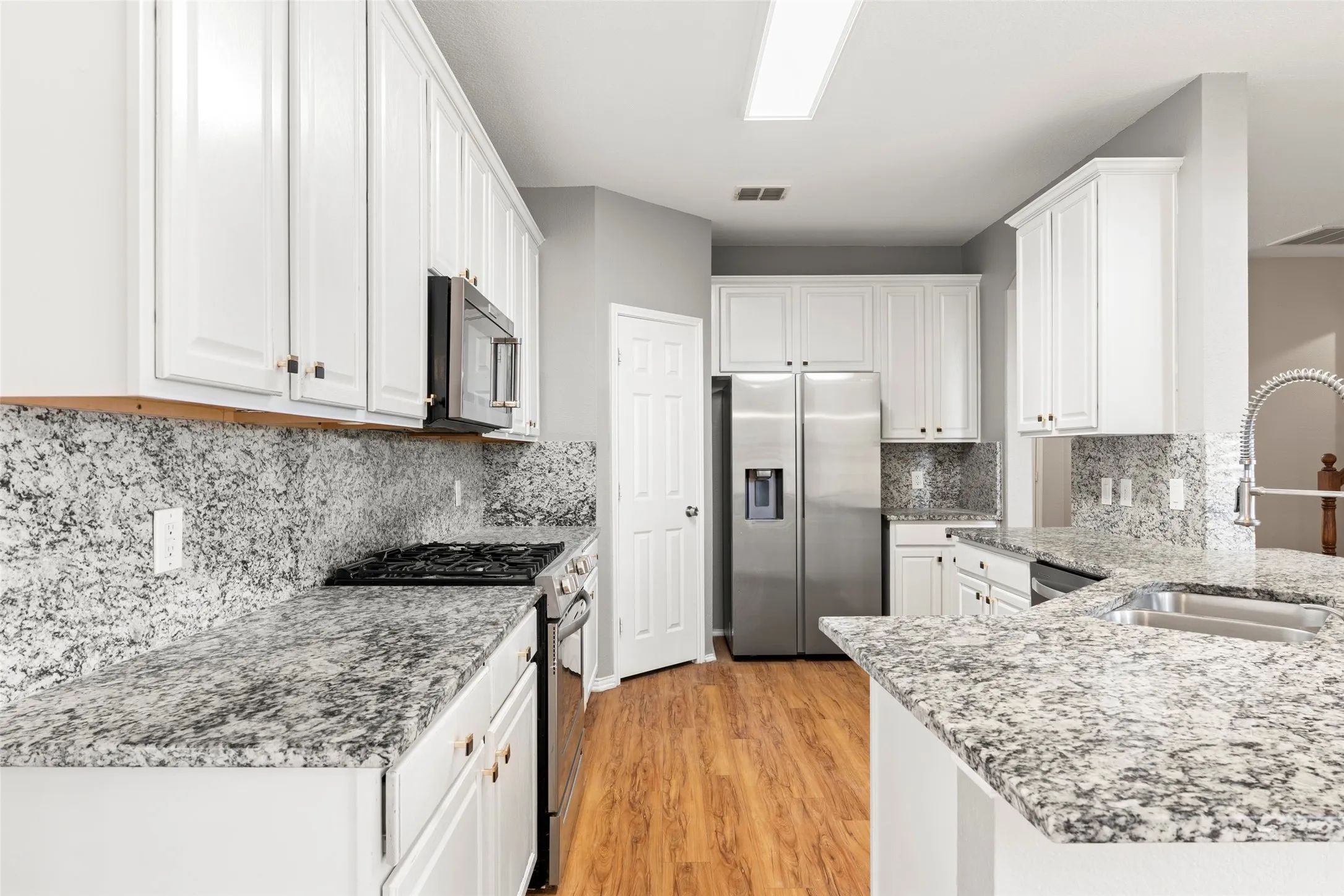 Single Family Residence For Sale in Collin County , 4333 Waskom Drive, Plano, Texas 75024, 4 Bedroom, 3 Bathroom, 2 Garage spaces, 2,505 Sqft, built in 2001, mls#21290834, Real Estate Agent in Plano, Homes For Sale in Collin county, Homes For Sale in Plano, Realtor in Plano Texas, Real Estate Brokerage Independent Realty Texas, Luminita Cordes Realtor