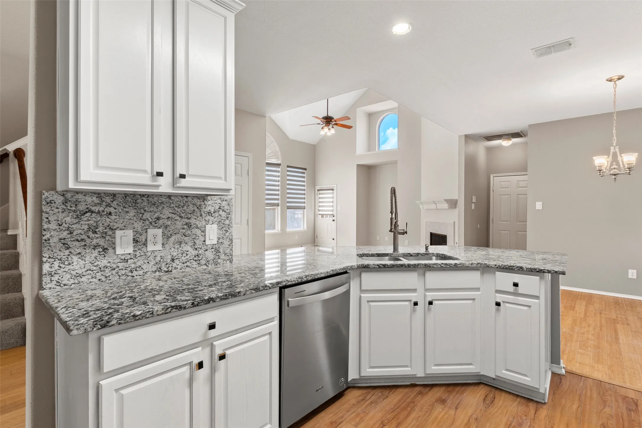 Single Family Residence For Sale in Collin County , 4333 Waskom Drive, Plano, Texas 75024, 4 Bedroom, 3 Bathroom, 2 Garage spaces, 2,505 Sqft, built in 2001, mls#21290834, Real Estate Agent in Plano, Homes For Sale in Collin county, Homes For Sale in Plano, Realtor in Plano Texas, Real Estate Brokerage Independent Realty Texas, Luminita Cordes Realtor