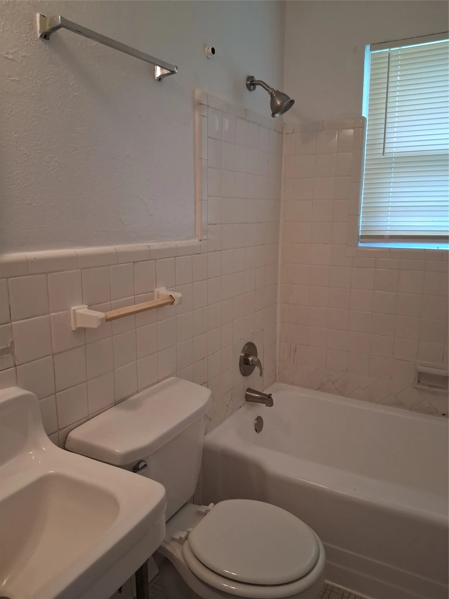 Duplex For Rent in Dallas County , 3019 Avon Street 3021, Dallas, Texas 75211, 2 Bedroom, 1 Bathroom, 1 Garage spaces, 805 Sqft, built in 1953, mls#21278912, Real Estate Agent in Dallas, Homes For Rent in Dallas county, Homes For Rent in Dallas, Realtor in Dallas Texas, Real Estate Brokerage Independent Realty Texas, Luminita Cordes Realtor