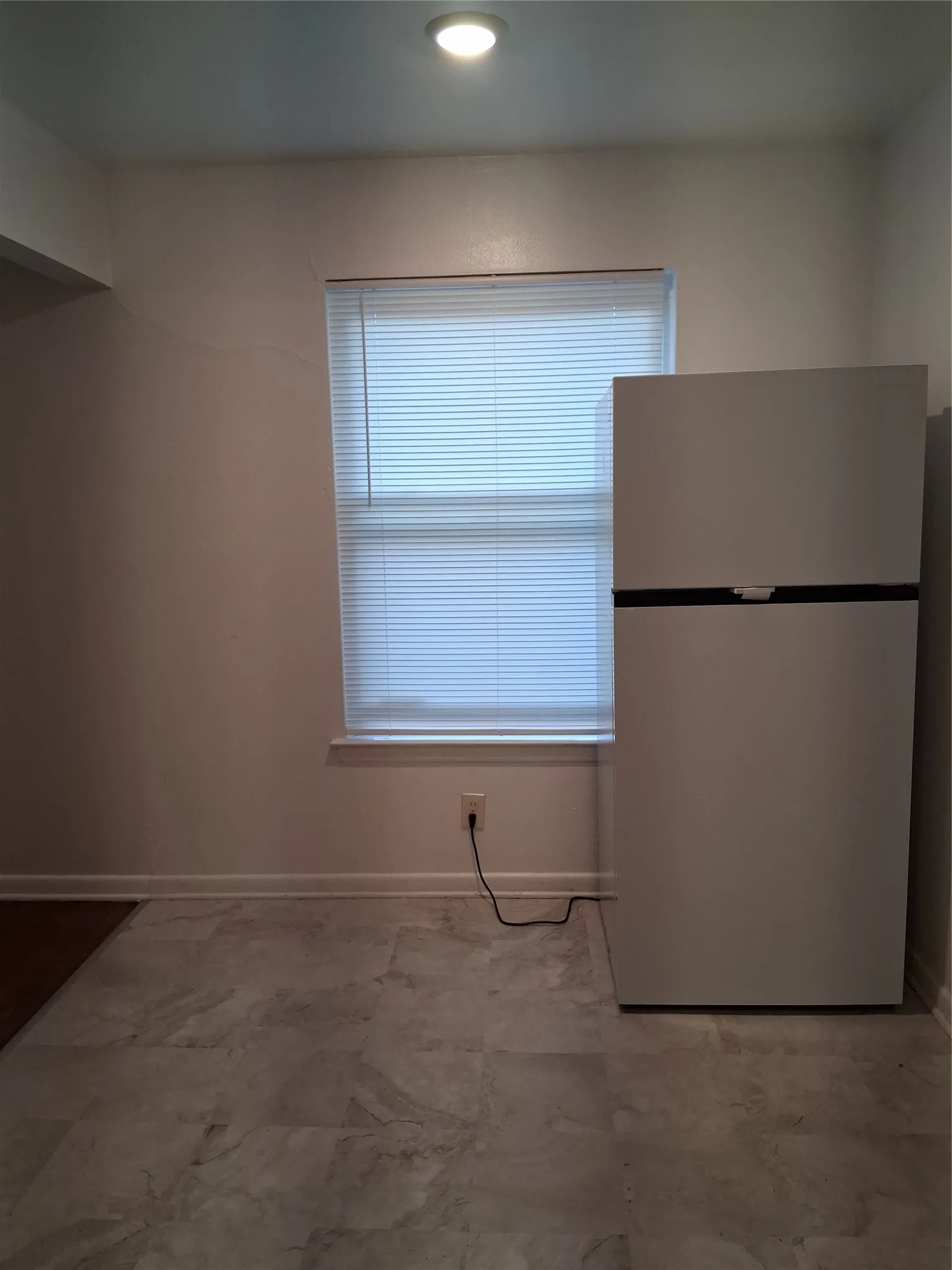 Duplex For Rent in Dallas County , 3019 Avon Street 3021, Dallas, Texas 75211, 2 Bedroom, 1 Bathroom, 1 Garage spaces, 805 Sqft, built in 1953, mls#21278912, Real Estate Agent in Dallas, Homes For Rent in Dallas county, Homes For Rent in Dallas, Realtor in Dallas Texas, Real Estate Brokerage Independent Realty Texas, Luminita Cordes Realtor
