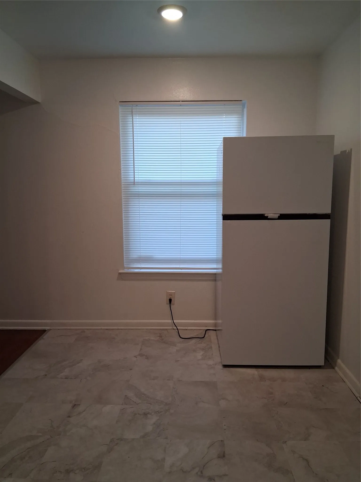 Duplex For Rent in Dallas County , 3019 Avon Street 3021, Dallas, Texas 75211, 2 Bedroom, 1 Bathroom, 1 Garage spaces, 805 Sqft, built in 1953, mls#21278912, Real Estate Agent in Dallas, Homes For Rent in Dallas county, Homes For Rent in Dallas, Realtor in Dallas Texas, Real Estate Brokerage Independent Realty Texas, Luminita Cordes Realtor
