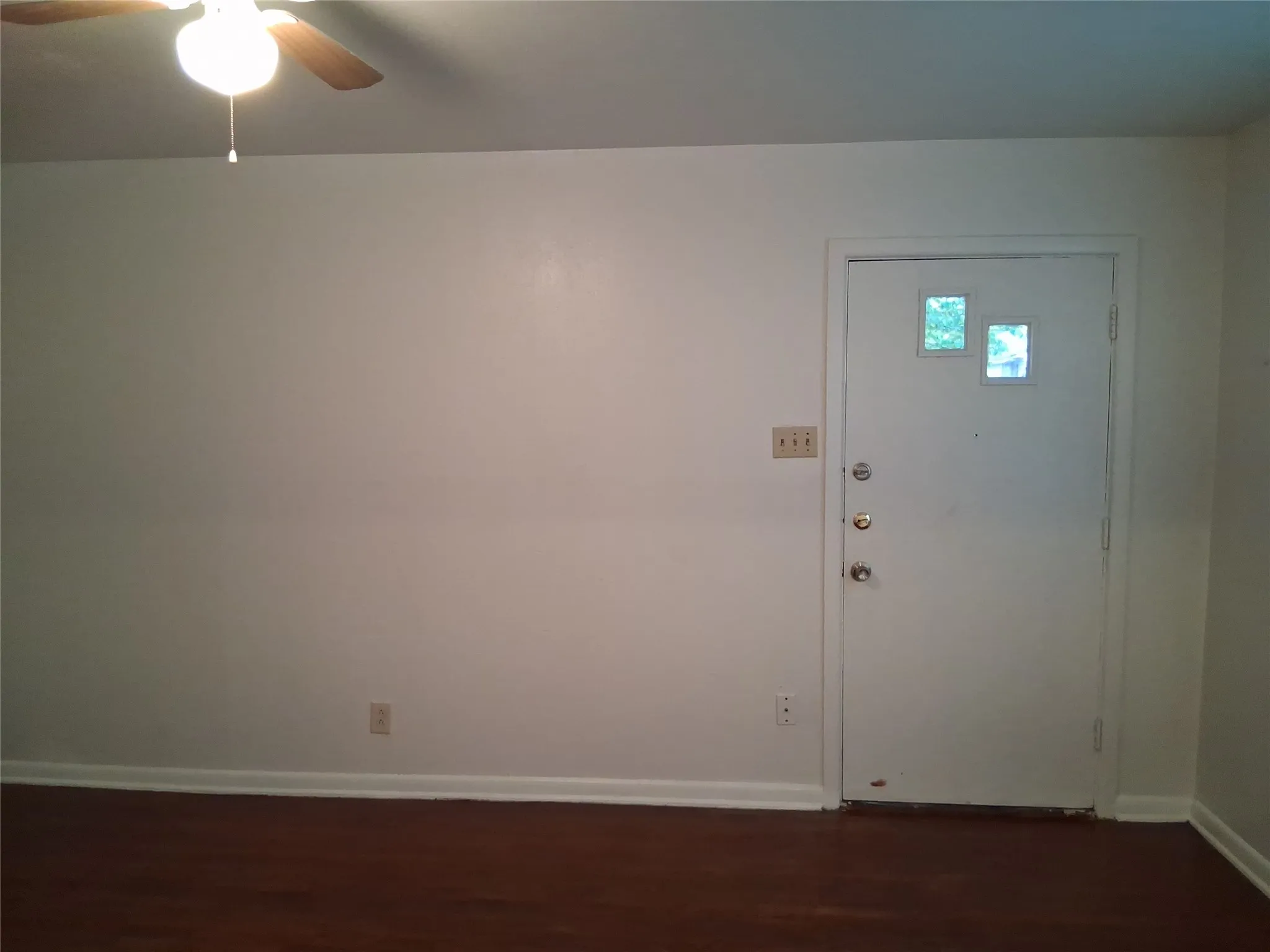 Duplex For Rent in Dallas County , 3019 Avon Street 3021, Dallas, Texas 75211, 2 Bedroom, 1 Bathroom, 1 Garage spaces, 805 Sqft, built in 1953, mls#21278912, Real Estate Agent in Dallas, Homes For Rent in Dallas county, Homes For Rent in Dallas, Realtor in Dallas Texas, Real Estate Brokerage Independent Realty Texas, Luminita Cordes Realtor