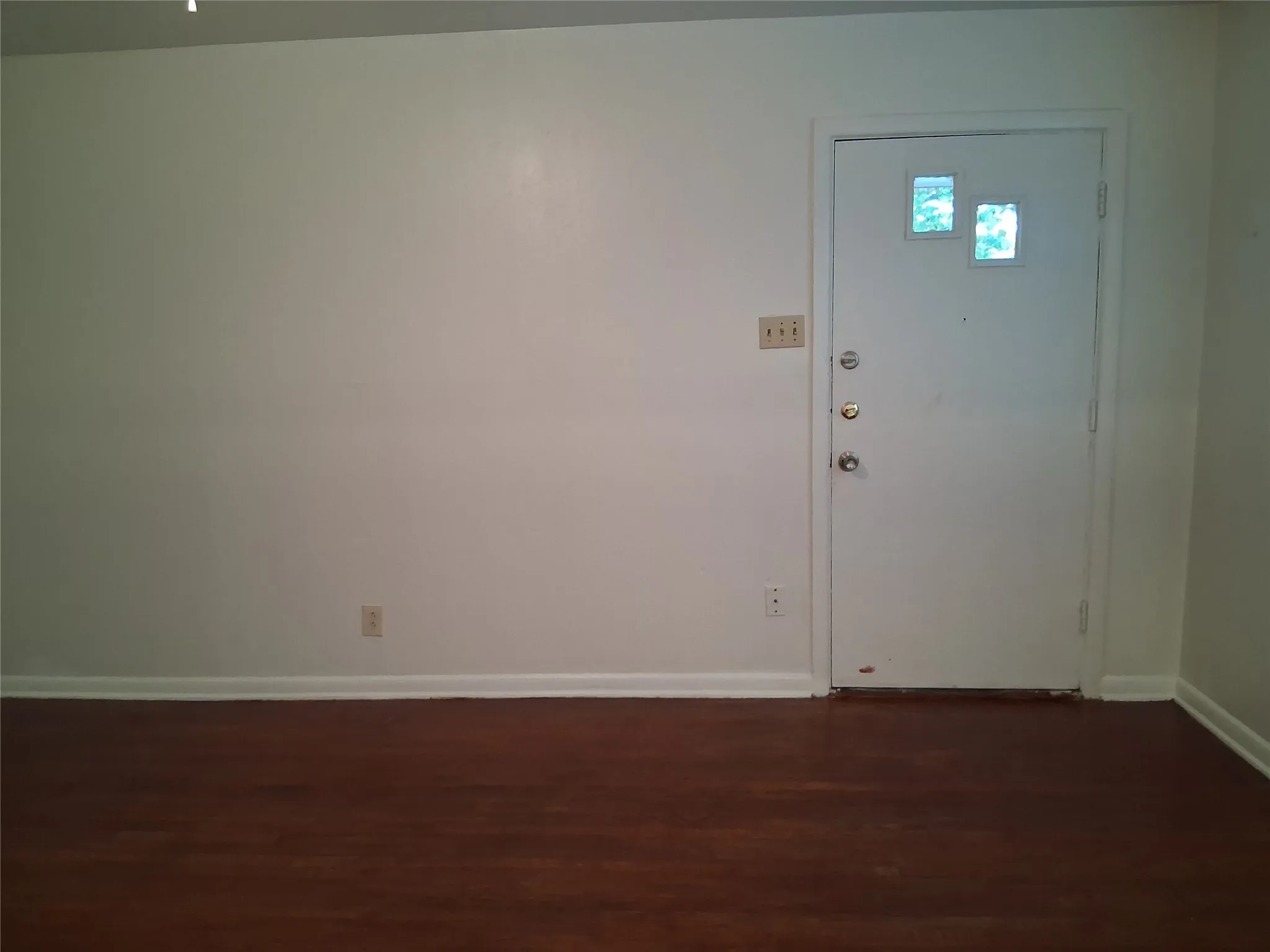 Duplex For Rent in Dallas County , 3019 Avon Street 3021, Dallas, Texas 75211, 2 Bedroom, 1 Bathroom, 1 Garage spaces, 805 Sqft, built in 1953, mls#21278912, Real Estate Agent in Dallas, Homes For Rent in Dallas county, Homes For Rent in Dallas, Realtor in Dallas Texas, Real Estate Brokerage Independent Realty Texas, Luminita Cordes Realtor