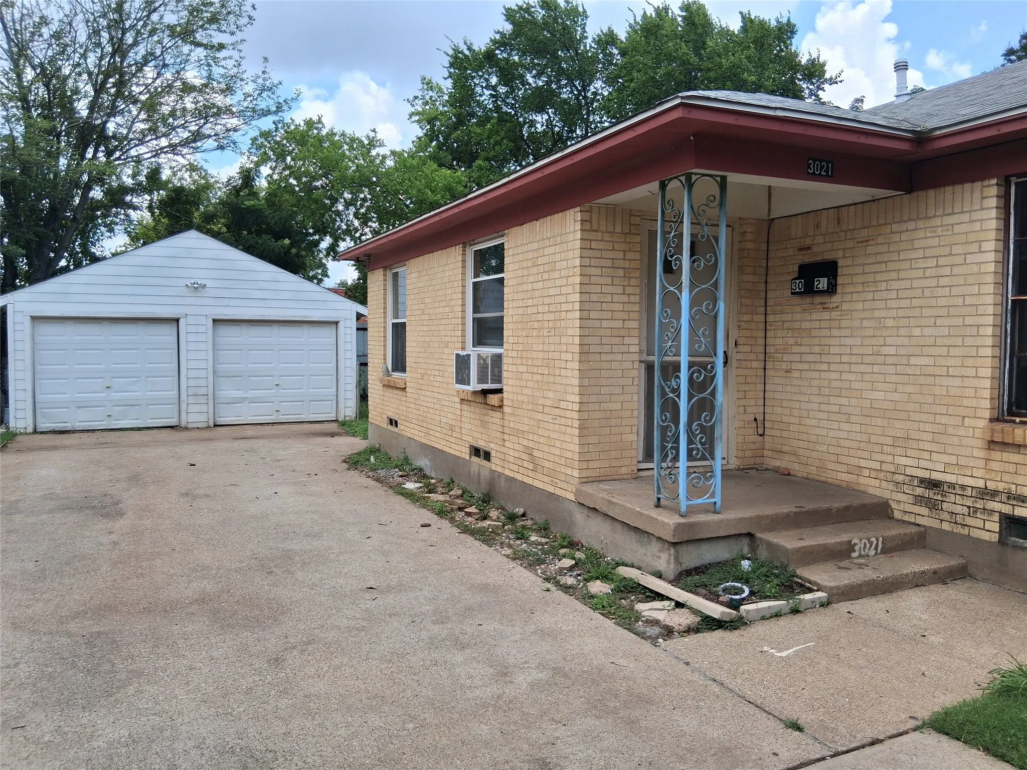 Duplex For Rent in Dallas County , 3019 Avon Street 3021, Dallas, Texas 75211, 2 Bedroom, 1 Bathroom, 1 Garage spaces, 805 Sqft, built in 1953, mls#21278912, Real Estate Agent in Dallas, Homes For Rent in Dallas county, Homes For Rent in Dallas, Realtor in Dallas Texas, Real Estate Brokerage Independent Realty Texas, Luminita Cordes Realtor