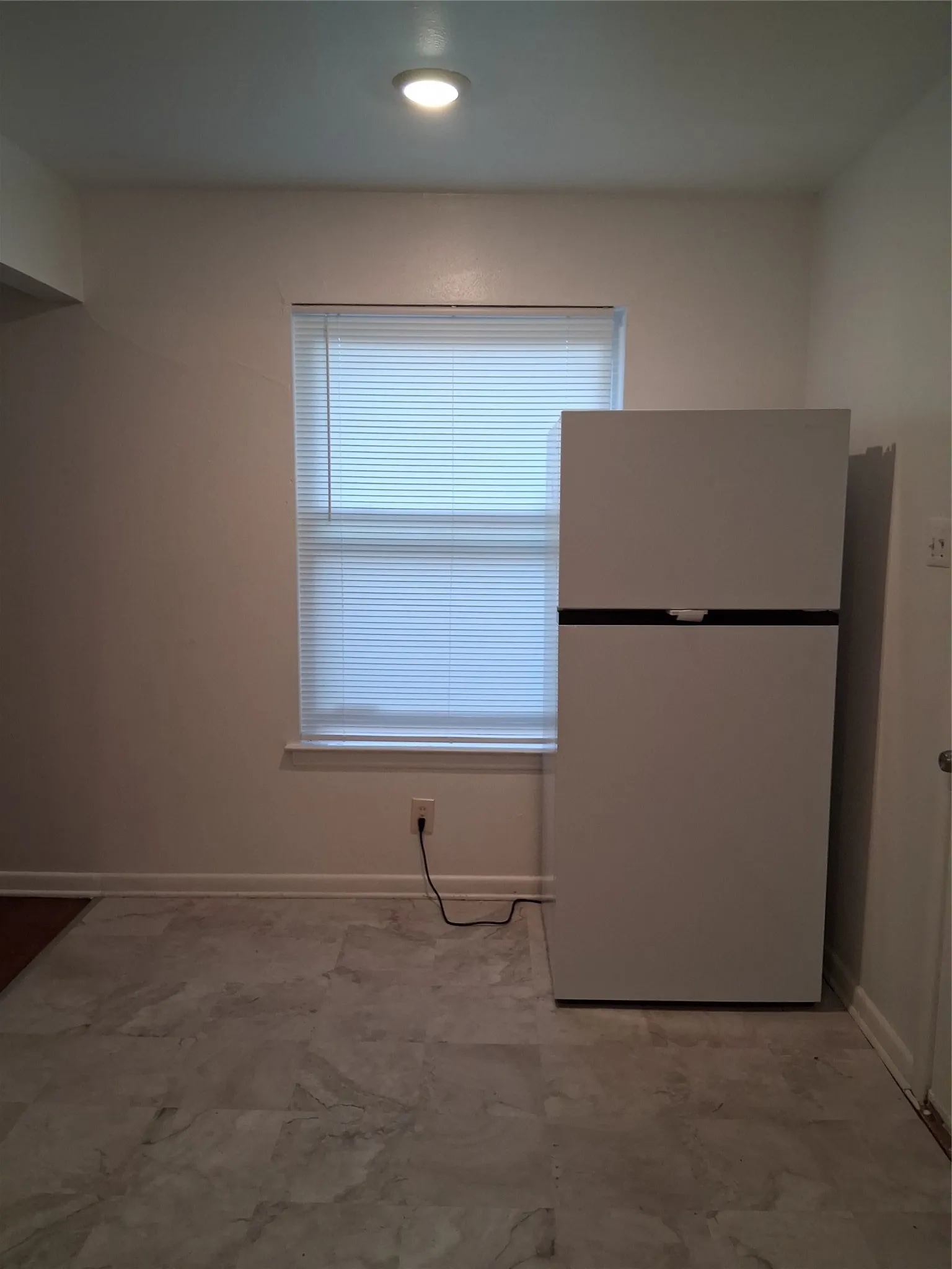 Duplex For Rent in Dallas County , 3019 Avon Street 3021, Dallas, Texas 75211, 2 Bedroom, 1 Bathroom, 1 Garage spaces, 805 Sqft, built in 1953, mls#21278912, Real Estate Agent in Dallas, Homes For Rent in Dallas county, Homes For Rent in Dallas, Realtor in Dallas Texas, Real Estate Brokerage Independent Realty Texas, Luminita Cordes Realtor