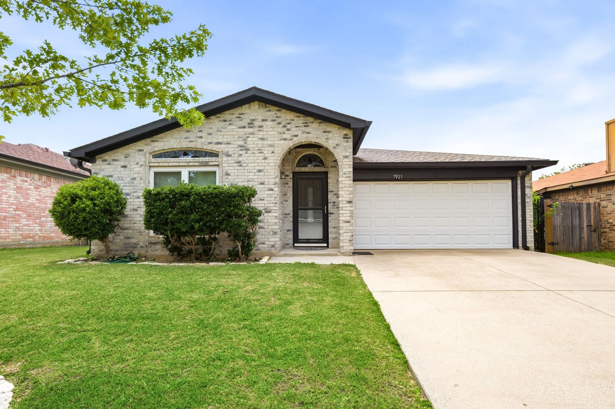 Single Family Residence For Sale in Tarrant County , 7921 Gardengate Lane, Fort Worth, Texas 76137, 3 Bedrooms, 2 Bathrooms, 2 Garage spaces, 1,575 Sqft, built in 1992, Price $350,000, mls#21290386, Real Estate Agent in Fort Worth, Homes For Sale in Tarrant county, Homes For Sale in Fort Worth, Realtor in Fort Worth Texas, Real Estate Brokerage Independent Realty Texas, Luminita Cordes Realtor