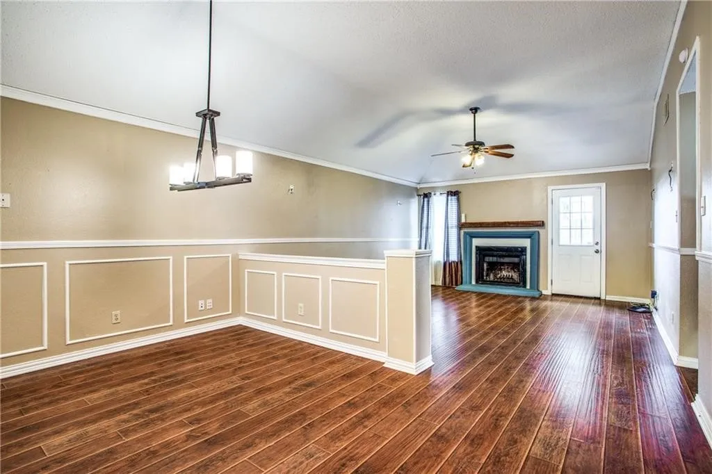 Single Family Residence For Rent in Tarrant County , 6817 Haltom Road, Fort Worth, Texas 76137, 3 Bedroom, 2 Bathroom, 2 Garage spaces, 1,216 Sqft, built in 1985, mls#21290929, Real Estate Agent in Fort Worth, Homes For Rent in Tarrant county, Homes For Rent in Fort Worth, Realtor in Fort Worth Texas, Real Estate Brokerage Independent Realty Texas, Luminita Cordes Realtor