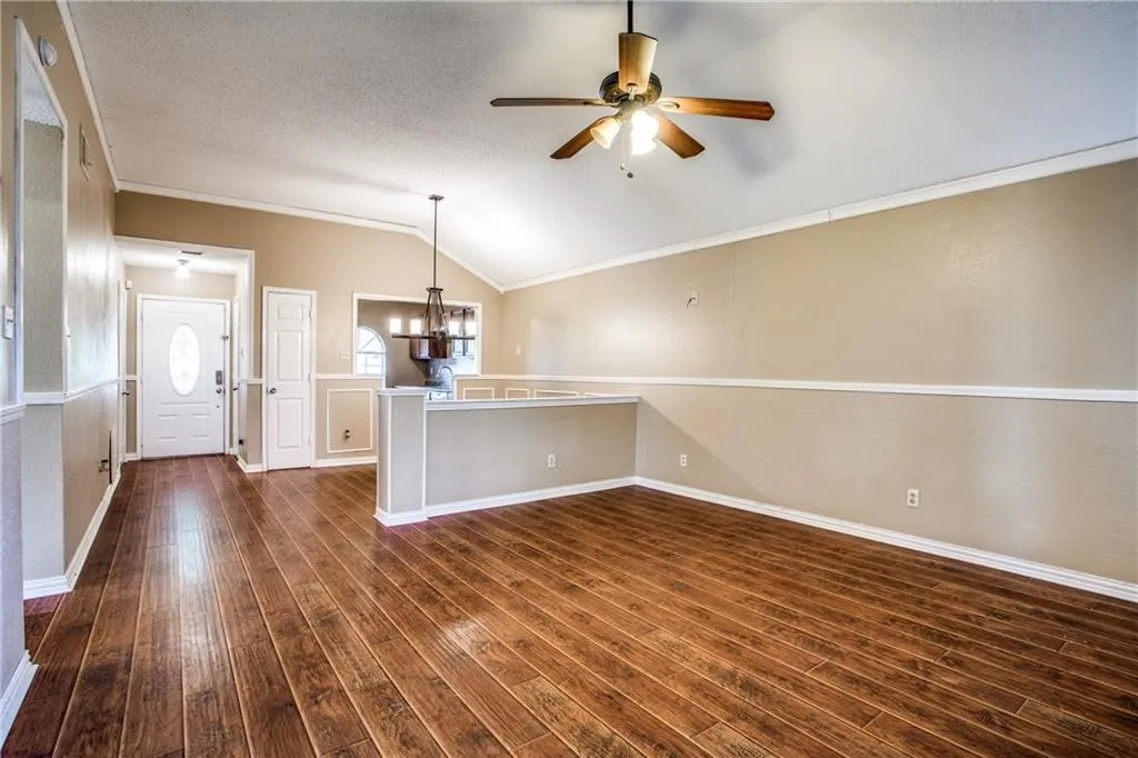 Single Family Residence For Rent in Tarrant County , 6817 Haltom Road, Fort Worth, Texas 76137, 3 Bedroom, 2 Bathroom, 2 Garage spaces, 1,216 Sqft, built in 1985, mls#21290929, Real Estate Agent in Fort Worth, Homes For Rent in Tarrant county, Homes For Rent in Fort Worth, Realtor in Fort Worth Texas, Real Estate Brokerage Independent Realty Texas, Luminita Cordes Realtor