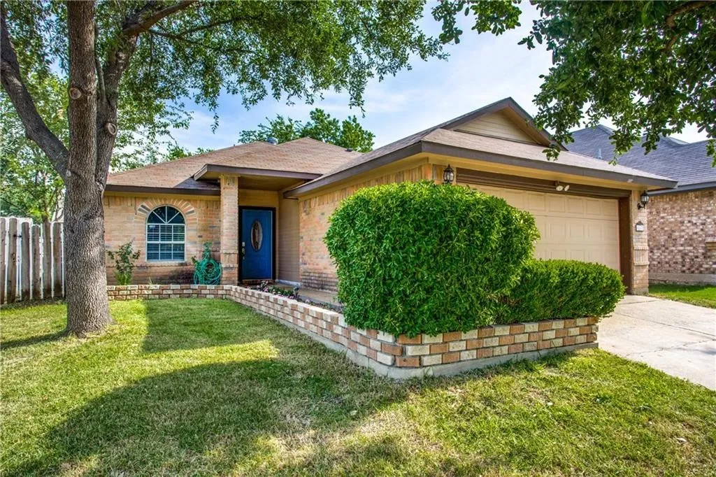 Single Family Residence For Rent in Tarrant County , 6817 Haltom Road, Fort Worth, Texas 76137, 3 Bedroom, 2 Bathroom, 2 Garage spaces, 1,216 Sqft, built in 1985, mls#21290929, Real Estate Agent in Fort Worth, Homes For Rent in Tarrant county, Homes For Rent in Fort Worth, Realtor in Fort Worth Texas, Real Estate Brokerage Independent Realty Texas, Luminita Cordes Realtor