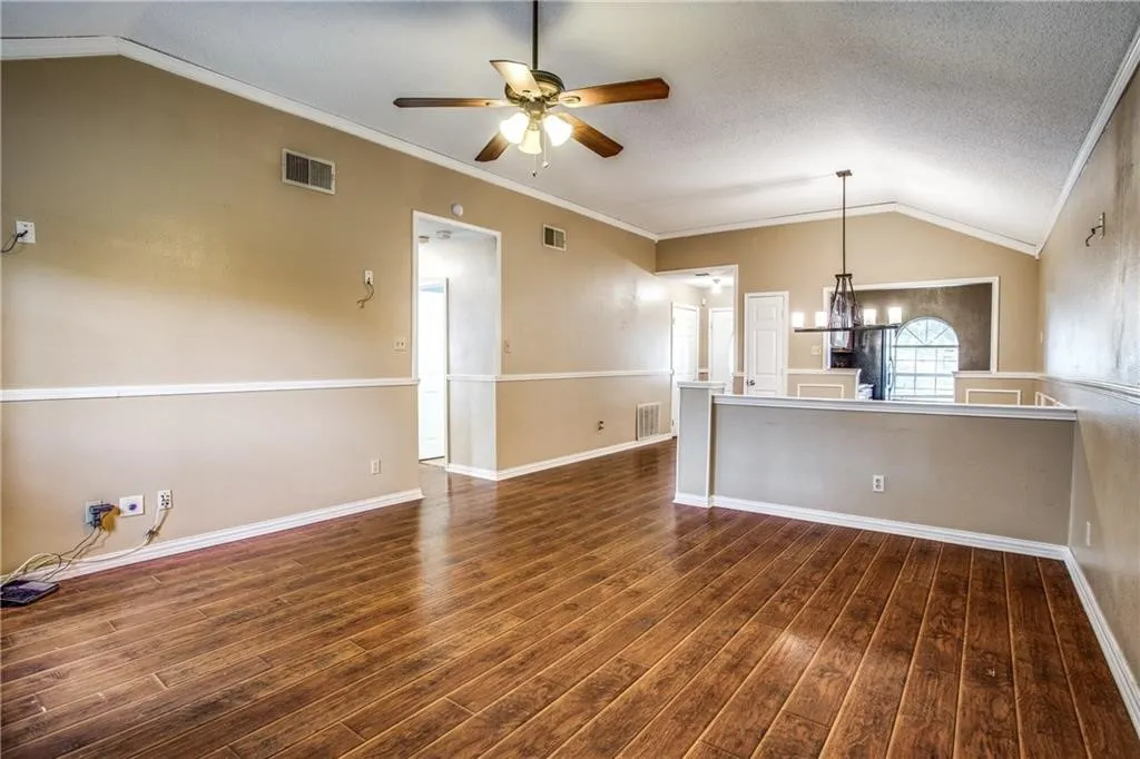 Single Family Residence For Rent in Tarrant County , 6817 Haltom Road, Fort Worth, Texas 76137, 3 Bedroom, 2 Bathroom, 2 Garage spaces, 1,216 Sqft, built in 1985, mls#21290929, Real Estate Agent in Fort Worth, Homes For Rent in Tarrant county, Homes For Rent in Fort Worth, Realtor in Fort Worth Texas, Real Estate Brokerage Independent Realty Texas, Luminita Cordes Realtor
