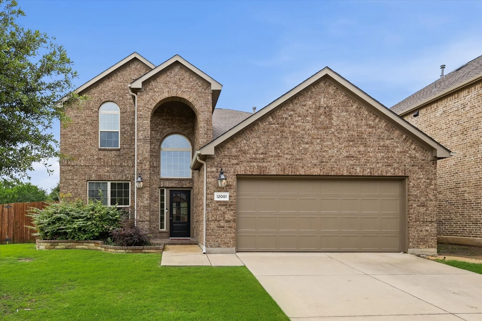 Single Family Residence For Sale in Collin County , 12001 Tobosa Circle, Mc Kinney, Texas 75071, 4 Bedroom, 4 Bathroom, 2 Garage spaces, 2,705 Sqft, built in 2013, mls#21284550, Real Estate Agent in Mc Kinney, Homes For Sale in Collin county, Homes For Sale in Mc Kinney, Realtor in Mc Kinney Texas, Real Estate Brokerage Independent Realty Texas, Luminita Cordes Realtor