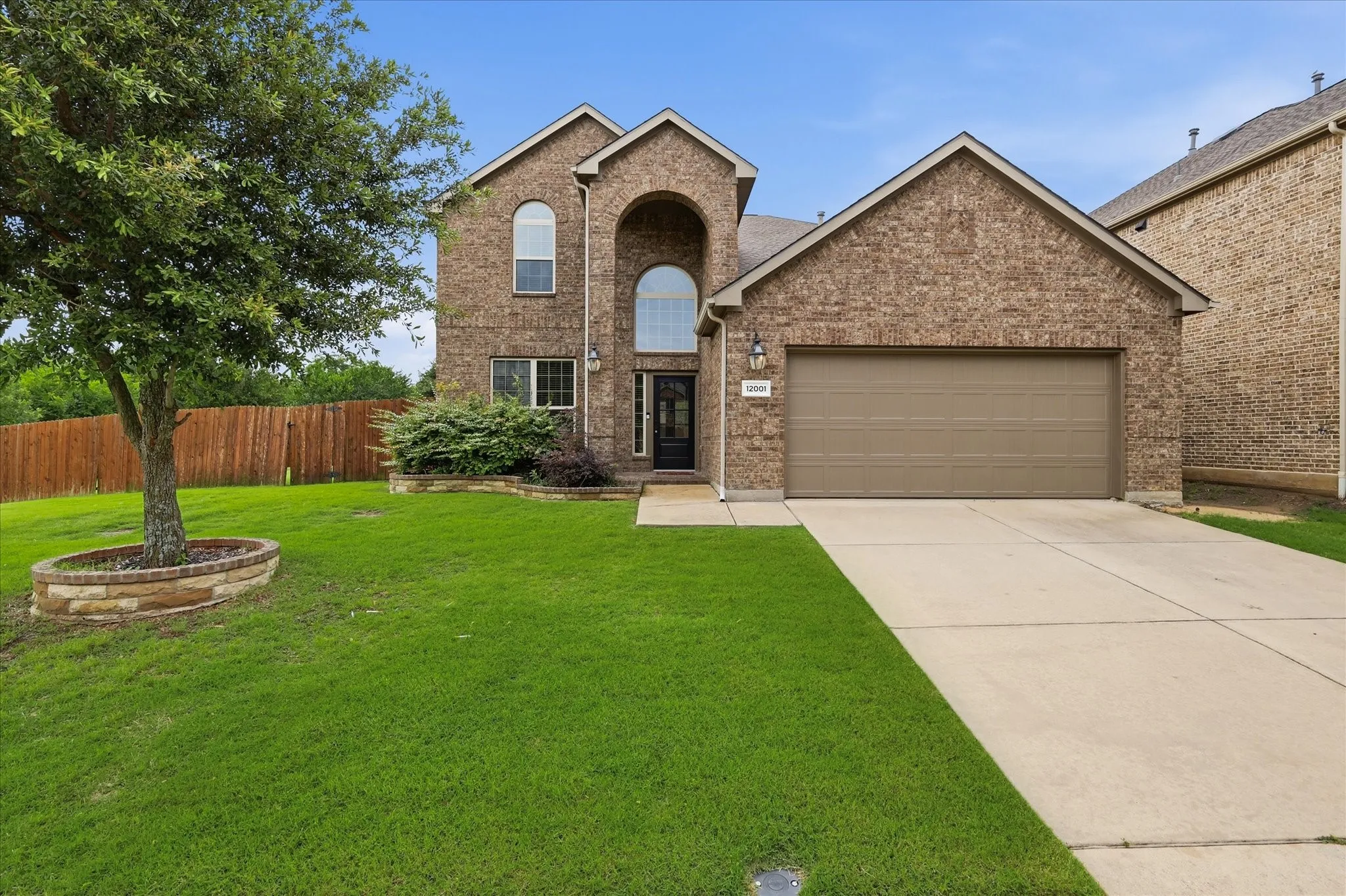 Single Family Residence For Sale in Collin County , 12001 Tobosa Circle, Mc Kinney, Texas 75071, 4 Bedroom, 4 Bathroom, 2 Garage spaces, 2,705 Sqft, built in 2013, mls#21284550, Real Estate Agent in Mc Kinney, Homes For Sale in Collin county, Homes For Sale in Mc Kinney, Realtor in Mc Kinney Texas, Real Estate Brokerage Independent Realty Texas, Luminita Cordes Realtor