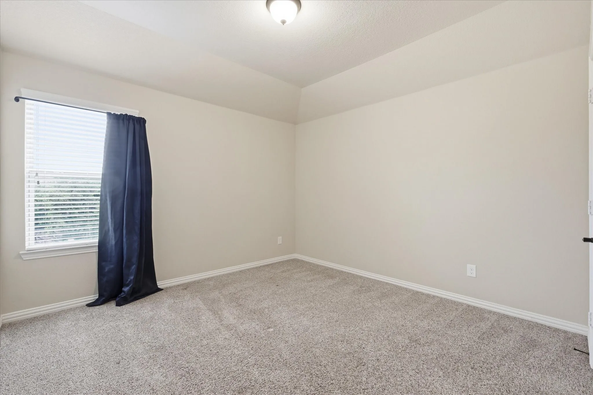 Single Family Residence For Sale in Collin County , 12001 Tobosa Circle, Mc Kinney, Texas 75071, 4 Bedroom, 4 Bathroom, 2 Garage spaces, 2,705 Sqft, built in 2013, mls#21284550, Real Estate Agent in Mc Kinney, Homes For Sale in Collin county, Homes For Sale in Mc Kinney, Realtor in Mc Kinney Texas, Real Estate Brokerage Independent Realty Texas, Luminita Cordes Realtor
