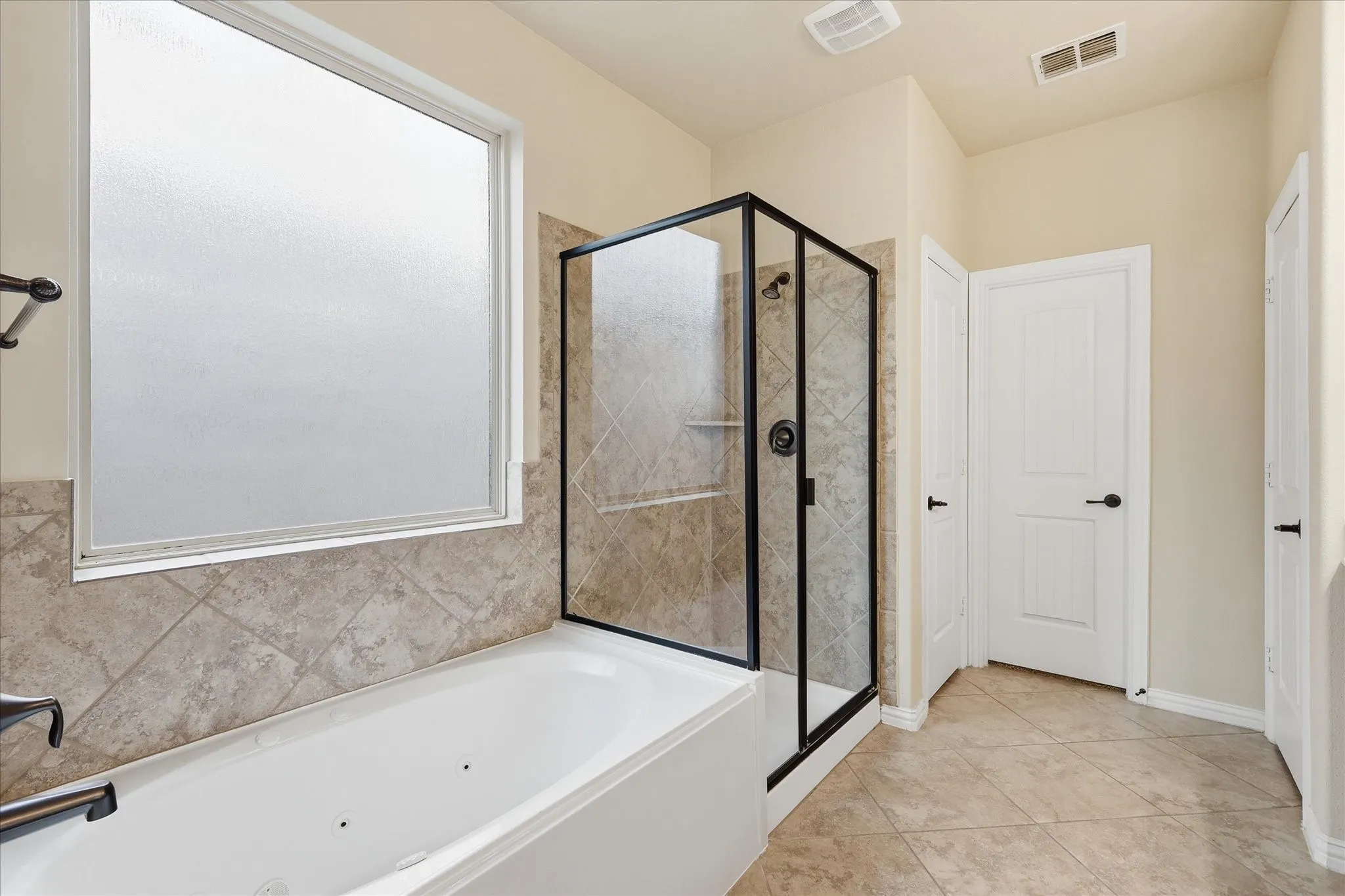 Single Family Residence For Sale in Collin County , 12001 Tobosa Circle, Mc Kinney, Texas 75071, 4 Bedroom, 4 Bathroom, 2 Garage spaces, 2,705 Sqft, built in 2013, mls#21284550, Real Estate Agent in Mc Kinney, Homes For Sale in Collin county, Homes For Sale in Mc Kinney, Realtor in Mc Kinney Texas, Real Estate Brokerage Independent Realty Texas, Luminita Cordes Realtor