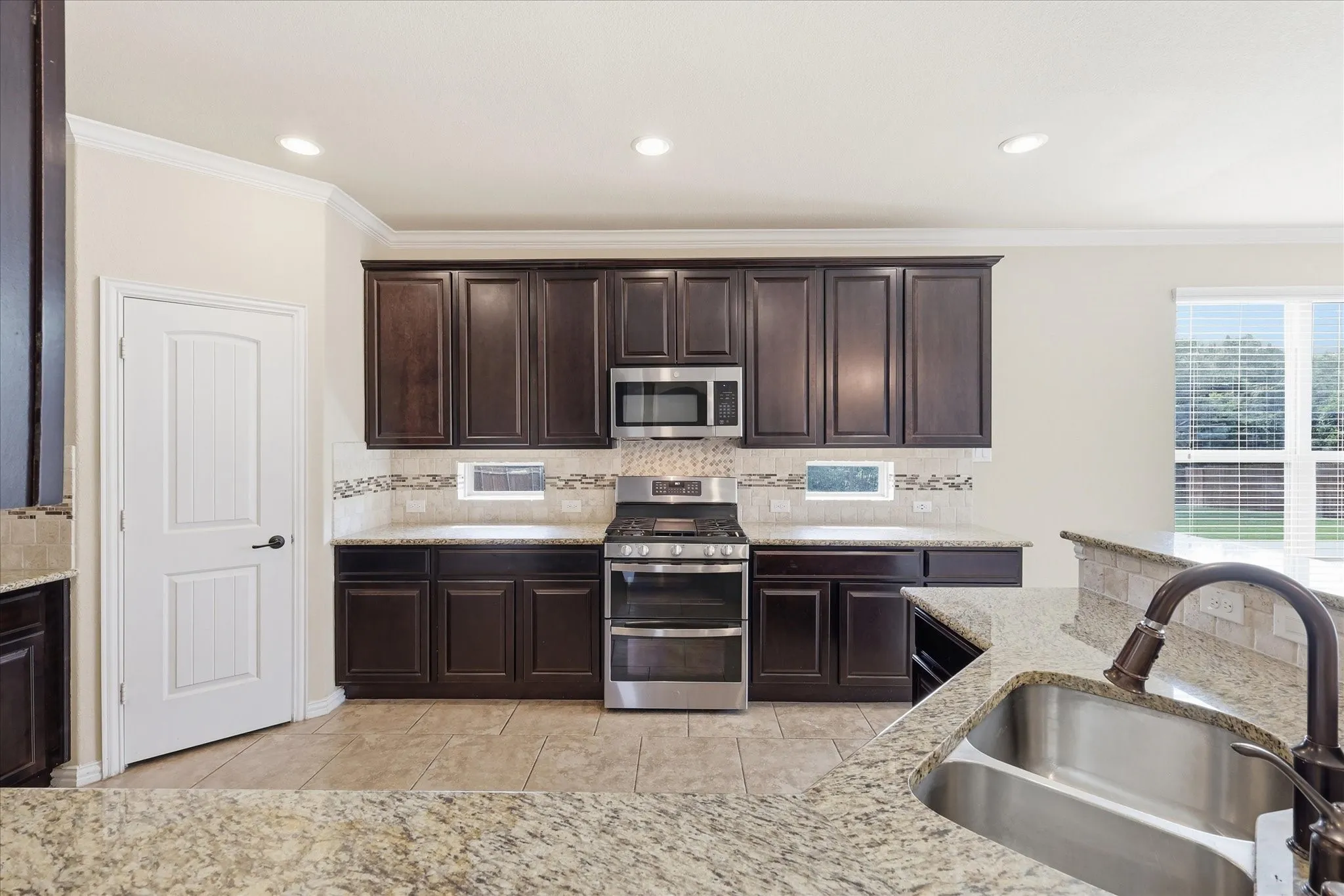 Single Family Residence For Sale in Collin County , 12001 Tobosa Circle, Mc Kinney, Texas 75071, 4 Bedroom, 4 Bathroom, 2 Garage spaces, 2,705 Sqft, built in 2013, mls#21284550, Real Estate Agent in Mc Kinney, Homes For Sale in Collin county, Homes For Sale in Mc Kinney, Realtor in Mc Kinney Texas, Real Estate Brokerage Independent Realty Texas, Luminita Cordes Realtor