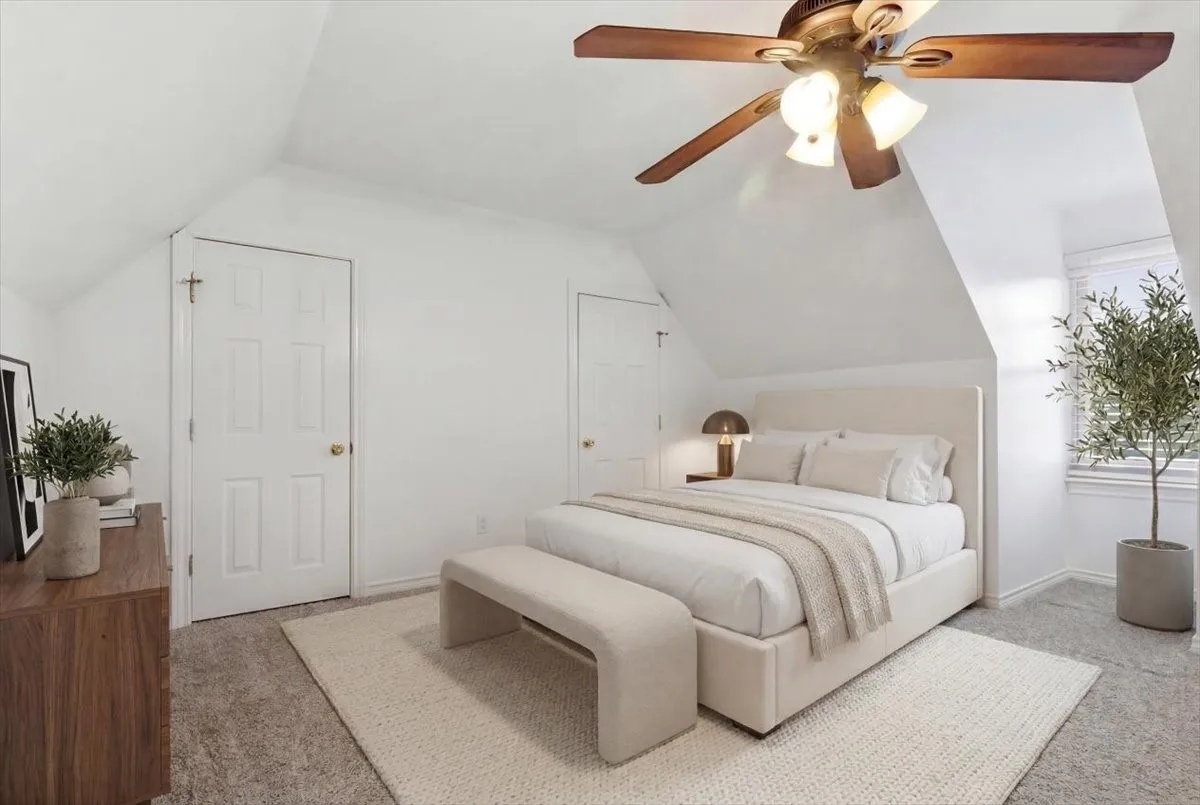 Third bedroom featuring crown molding, a ceiling fan with light fixture, and a window with blinds overlooking front lawn