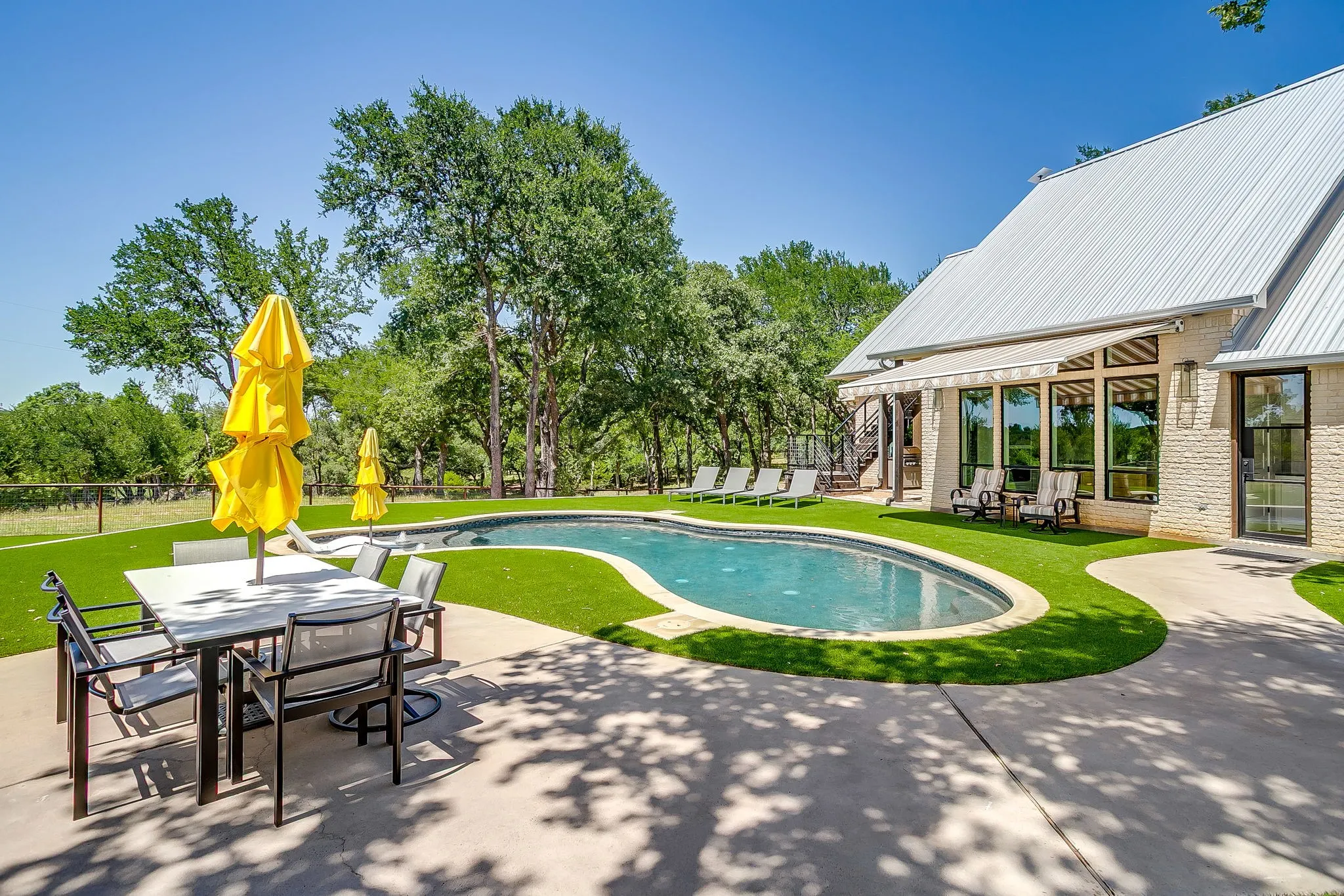 Single Family Residence For Sale in Parker County , 1410 Ellis Road, Weatherford, Texas 76088, 3 Bedroom, 2 Bathroom, 2 Garage spaces, 2,104 Sqft, built in 2005, mls#21290956, Real Estate Agent in Weatherford, Homes For Sale in Parker county, Homes For Sale in Weatherford, Realtor in Weatherford Texas, Real Estate Brokerage Independent Realty Texas, Luminita Cordes Realtor