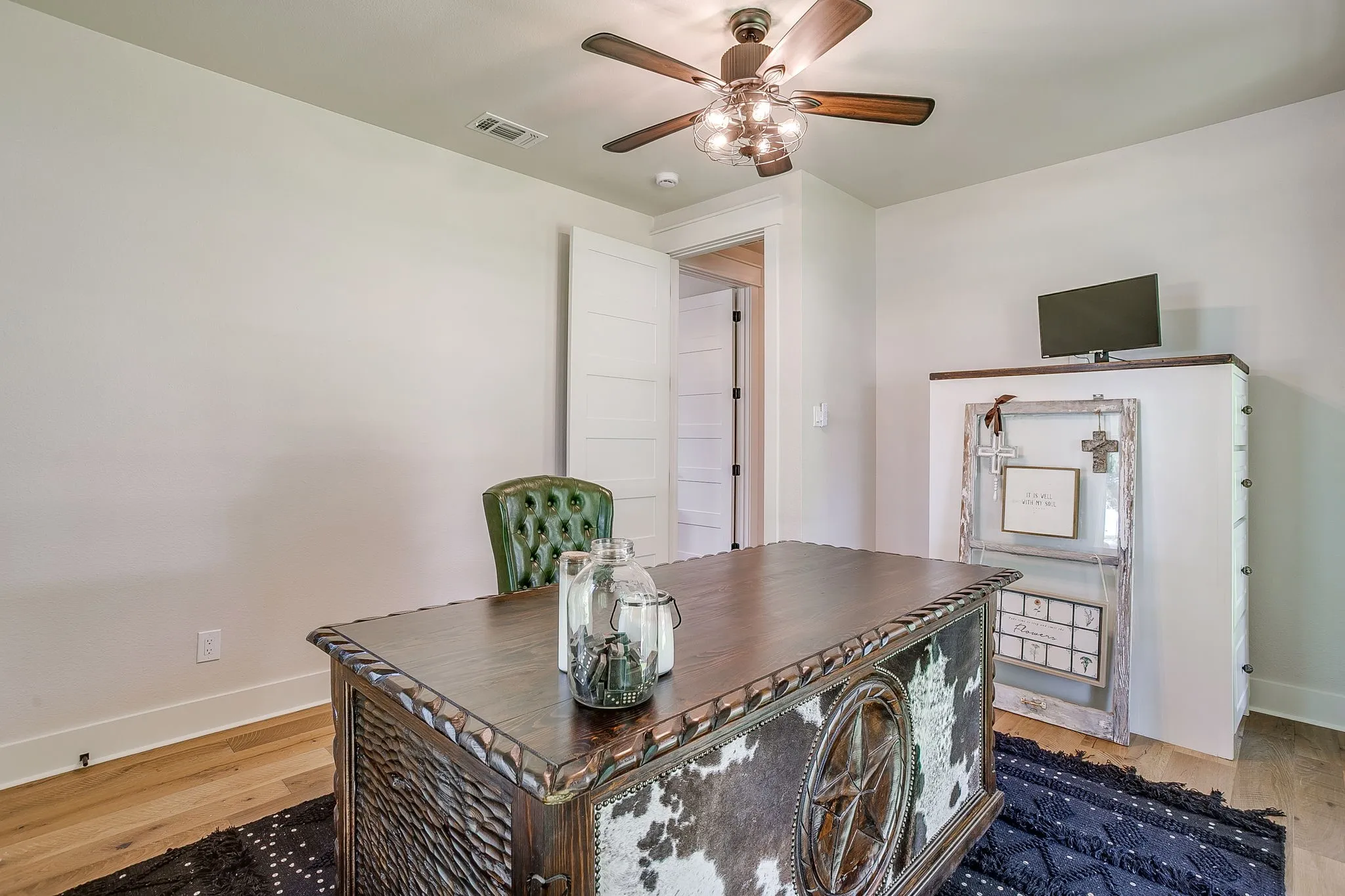 Single Family Residence For Sale in Parker County , 1410 Ellis Road, Weatherford, Texas 76088, 3 Bedroom, 2 Bathroom, 2 Garage spaces, 2,104 Sqft, built in 2005, mls#21290956, Real Estate Agent in Weatherford, Homes For Sale in Parker county, Homes For Sale in Weatherford, Realtor in Weatherford Texas, Real Estate Brokerage Independent Realty Texas, Luminita Cordes Realtor