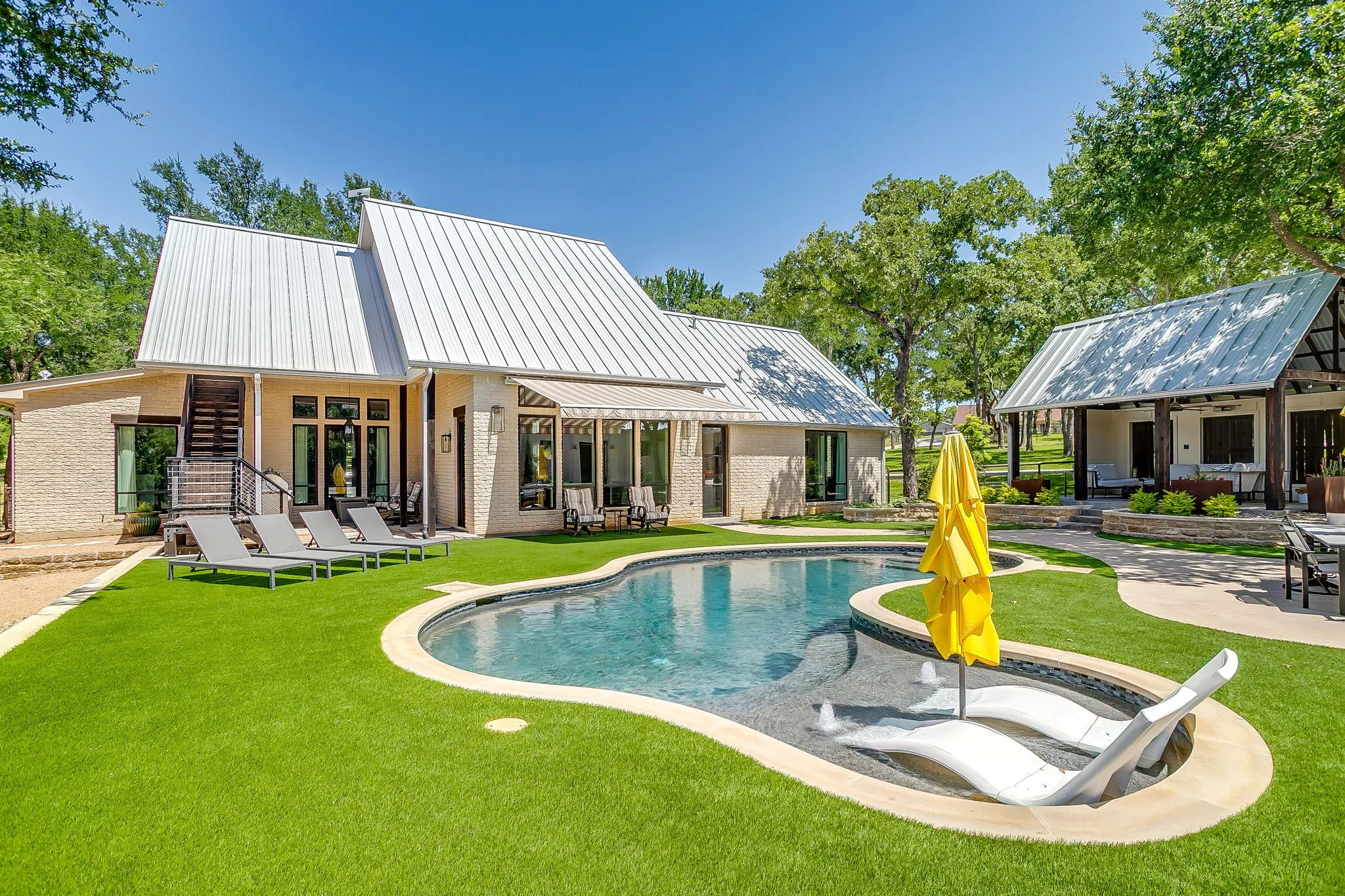 Single Family Residence For Sale in Parker County , 1410 Ellis Road, Weatherford, Texas 76088, 3 Bedroom, 2 Bathroom, 2 Garage spaces, 2,104 Sqft, built in 2005, mls#21290956, Real Estate Agent in Weatherford, Homes For Sale in Parker county, Homes For Sale in Weatherford, Realtor in Weatherford Texas, Real Estate Brokerage Independent Realty Texas, Luminita Cordes Realtor