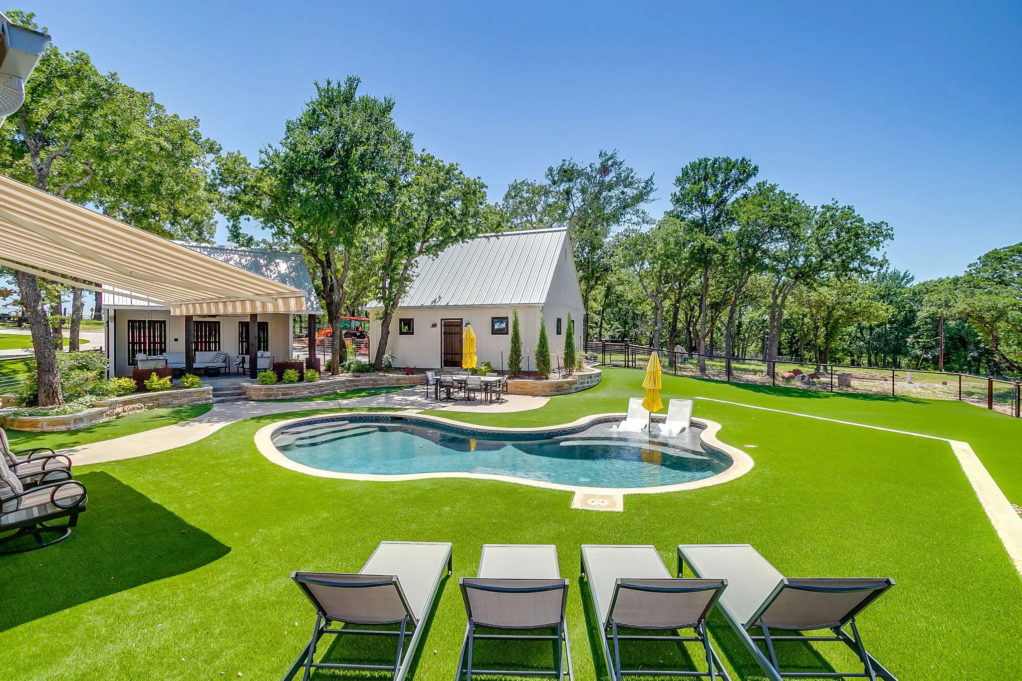 Single Family Residence For Sale in Parker County , 1410 Ellis Road, Weatherford, Texas 76088, 3 Bedroom, 2 Bathroom, 2 Garage spaces, 2,104 Sqft, built in 2005, mls#21290956, Real Estate Agent in Weatherford, Homes For Sale in Parker county, Homes For Sale in Weatherford, Realtor in Weatherford Texas, Real Estate Brokerage Independent Realty Texas, Luminita Cordes Realtor