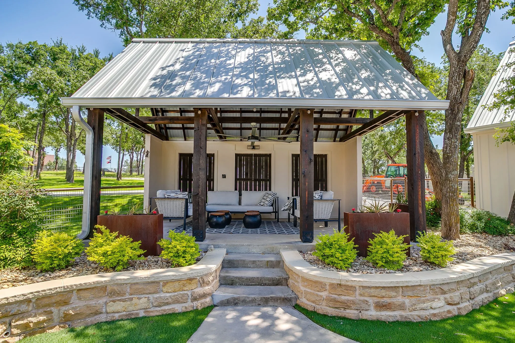 Single Family Residence For Sale in Parker County , 1410 Ellis Road, Weatherford, Texas 76088, 3 Bedroom, 2 Bathroom, 2 Garage spaces, 2,104 Sqft, built in 2005, mls#21290956, Real Estate Agent in Weatherford, Homes For Sale in Parker county, Homes For Sale in Weatherford, Realtor in Weatherford Texas, Real Estate Brokerage Independent Realty Texas, Luminita Cordes Realtor