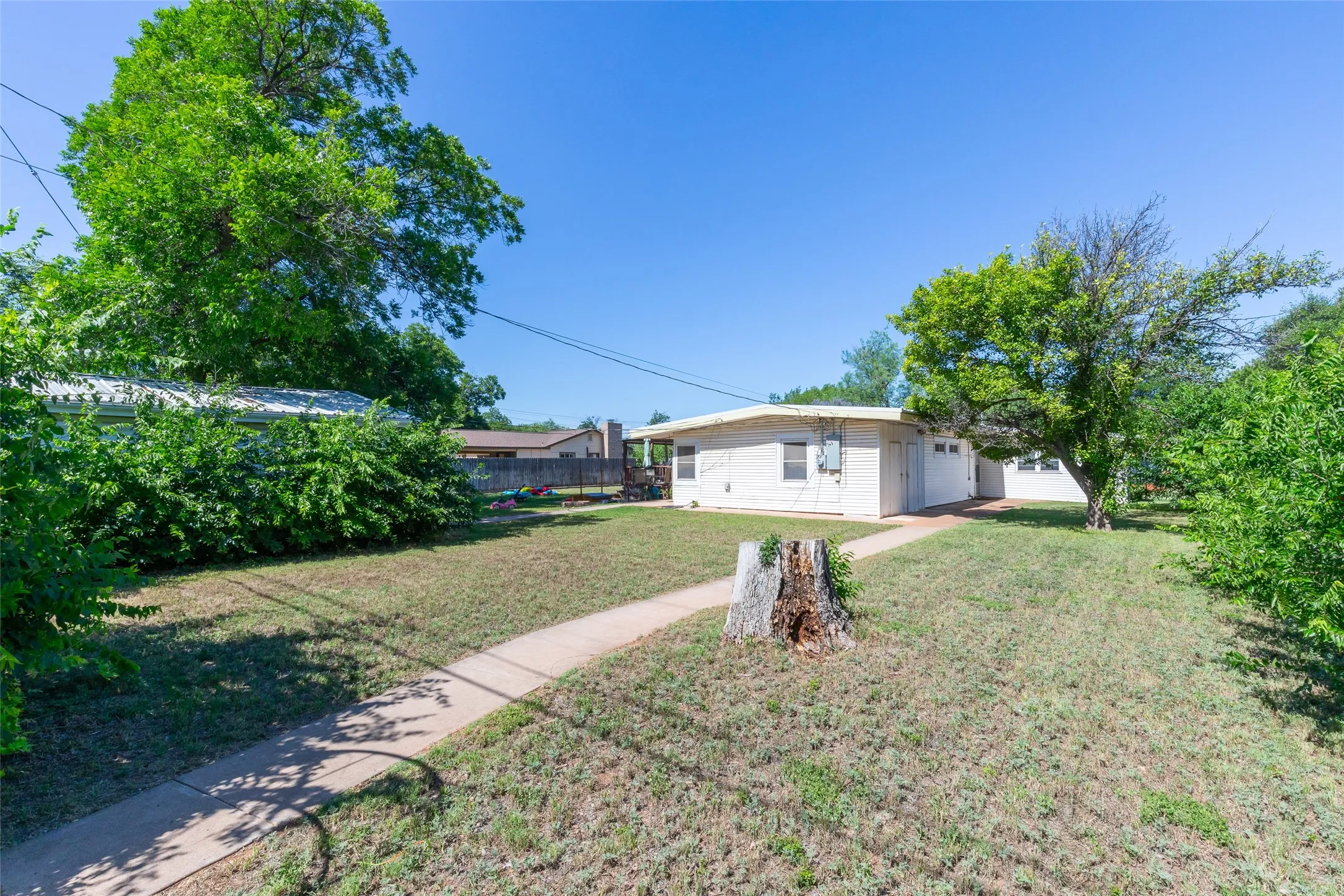 Single Family Residence For Sale in Taylor County , 1057 Westridge Drive, Abilene, Texas 79605, 3 Bedroom, 2 Bathroom, 2 Garage spaces, 1,943 Sqft, built in 1951, mls#21289503, Real Estate Agent in Abilene, Homes For Sale in Taylor county, Homes For Sale in Abilene, Realtor in Abilene Texas, Real Estate Brokerage Independent Realty Texas, Luminita Cordes Realtor