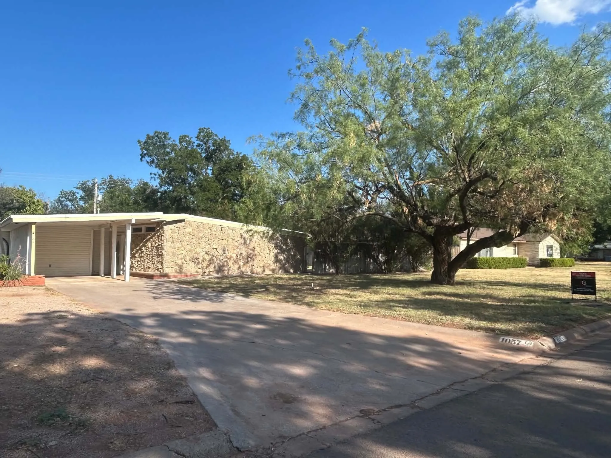 Single Family Residence For Sale in Taylor County , 1057 Westridge Drive, Abilene, Texas 79605, 3 Bedroom, 2 Bathroom, 2 Garage spaces, 1,943 Sqft, built in 1951, mls#21289503, Real Estate Agent in Abilene, Homes For Sale in Taylor county, Homes For Sale in Abilene, Realtor in Abilene Texas, Real Estate Brokerage Independent Realty Texas, Luminita Cordes Realtor