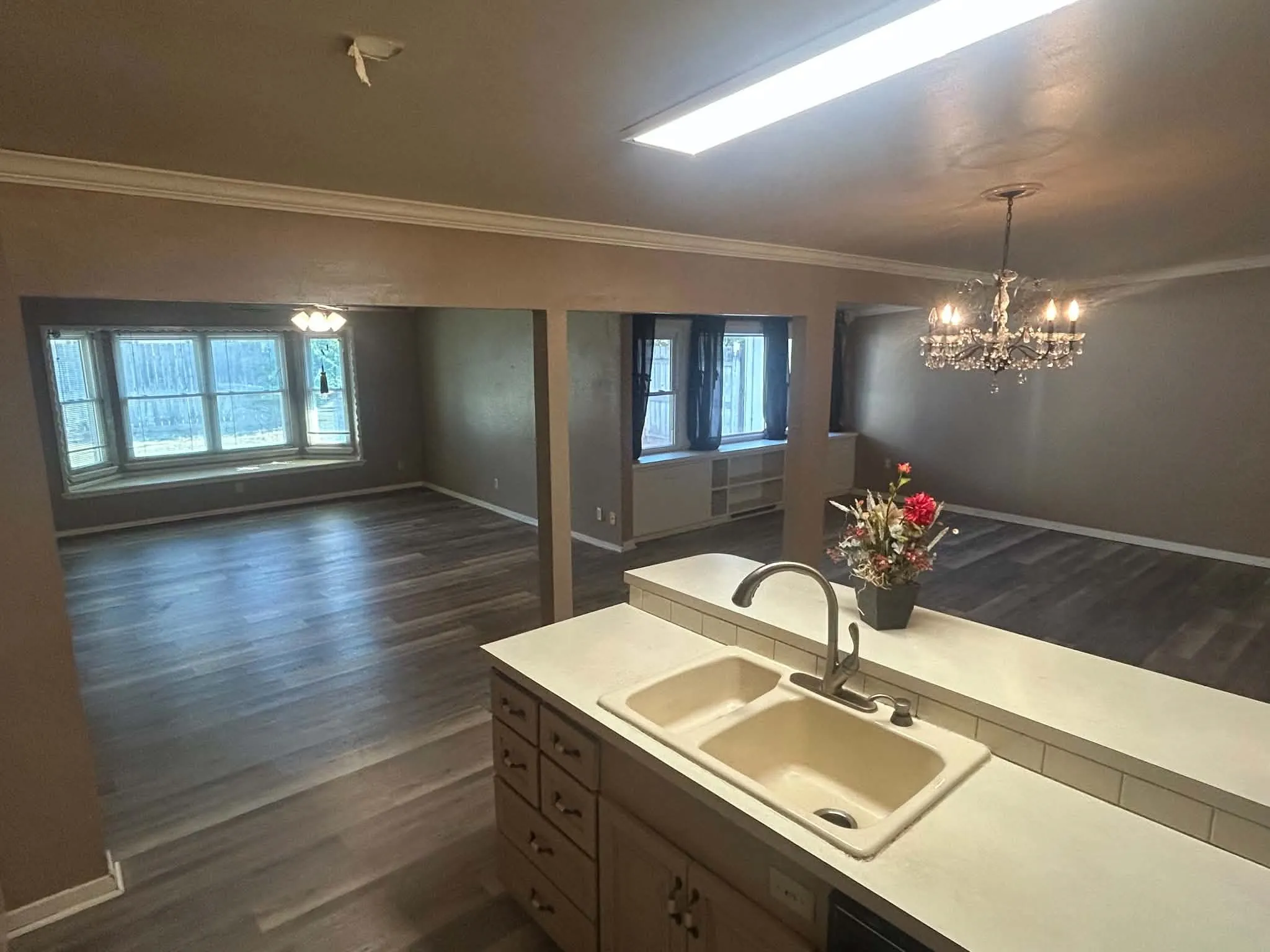 Single Family Residence For Sale in Taylor County , 1057 Westridge Drive, Abilene, Texas 79605, 3 Bedroom, 2 Bathroom, 2 Garage spaces, 1,943 Sqft, built in 1951, mls#21289503, Real Estate Agent in Abilene, Homes For Sale in Taylor county, Homes For Sale in Abilene, Realtor in Abilene Texas, Real Estate Brokerage Independent Realty Texas, Luminita Cordes Realtor