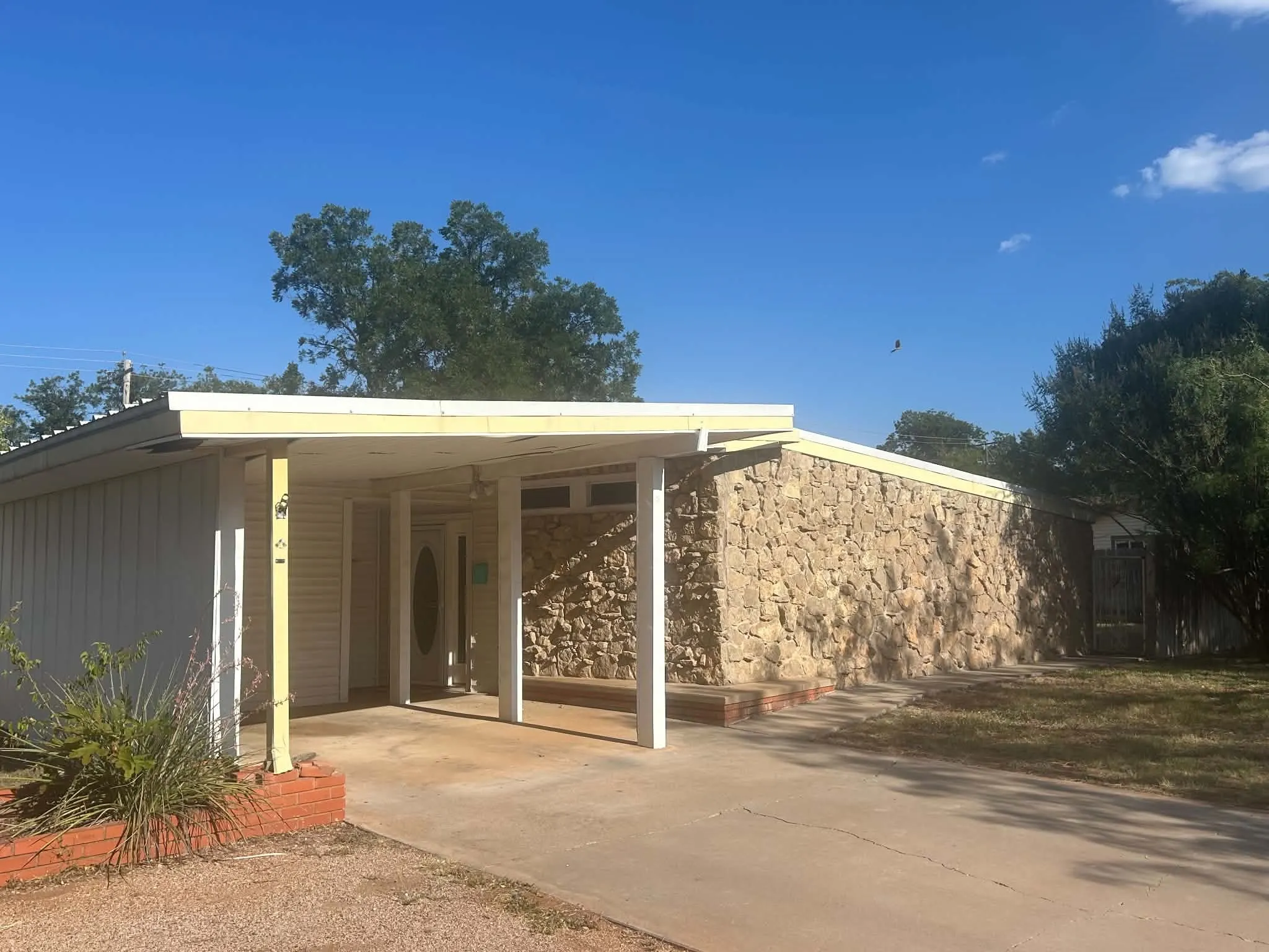 Single Family Residence For Sale in Taylor County , 1057 Westridge Drive, Abilene, Texas 79605, 3 Bedroom, 2 Bathroom, 2 Garage spaces, 1,943 Sqft, built in 1951, mls#21289503, Real Estate Agent in Abilene, Homes For Sale in Taylor county, Homes For Sale in Abilene, Realtor in Abilene Texas, Real Estate Brokerage Independent Realty Texas, Luminita Cordes Realtor
