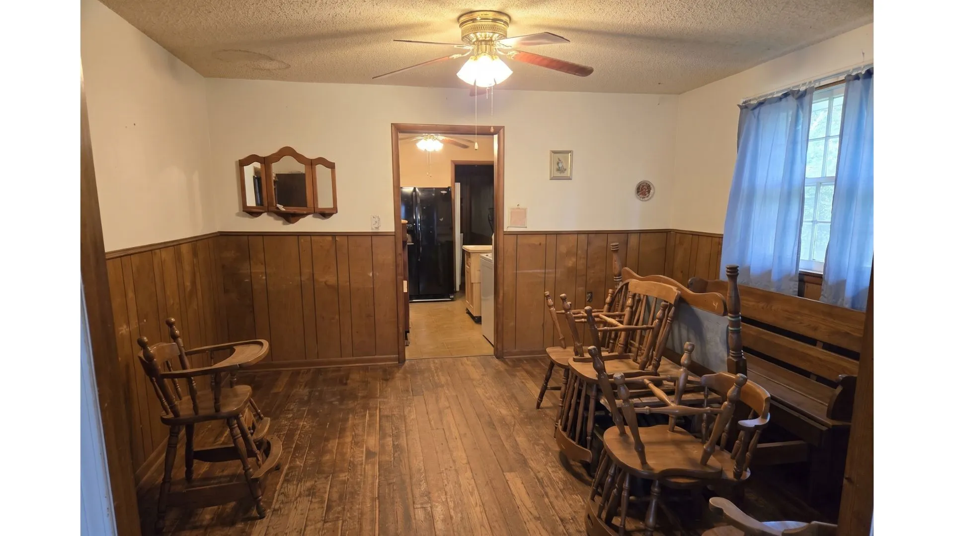 Single Family Residence For Sale in Childress County , 200 SE Avenue F, Childress, Texas 79201, 4 Bedroom, 2 Bathroom, Garage spaces, 2,419 Sqft, built in 1930, mls#21289617, Real Estate Agent in Childress, Homes For Sale in Childress county, Homes For Sale in Childress, Realtor in Childress Texas, Real Estate Brokerage Independent Realty Texas, Luminita Cordes Realtor