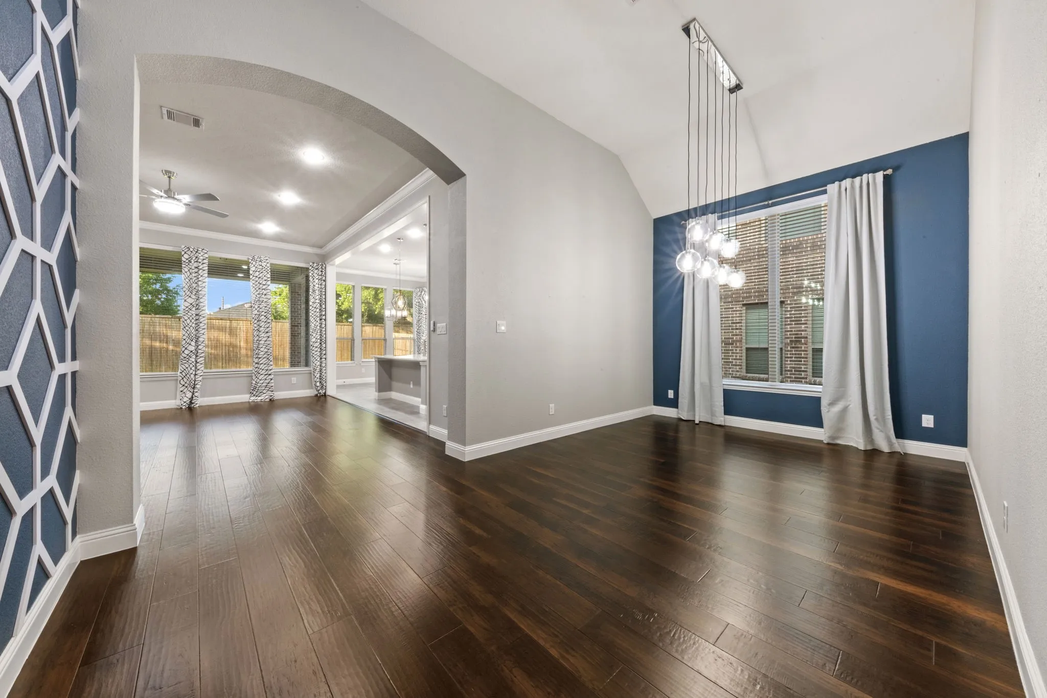 Single Family Residence For Sale in Dallas County , 6916 Barolo Drive, Rowlett, Texas 75088, 3 Bedroom, 3 Bathroom, 3 Garage spaces, 2,463 Sqft, built in 2016, mls#21290553, Real Estate Agent in Rowlett, Homes For Sale in Dallas county, Homes For Sale in Rowlett, Realtor in Rowlett Texas, Real Estate Brokerage Independent Realty Texas, Luminita Cordes Realtor
