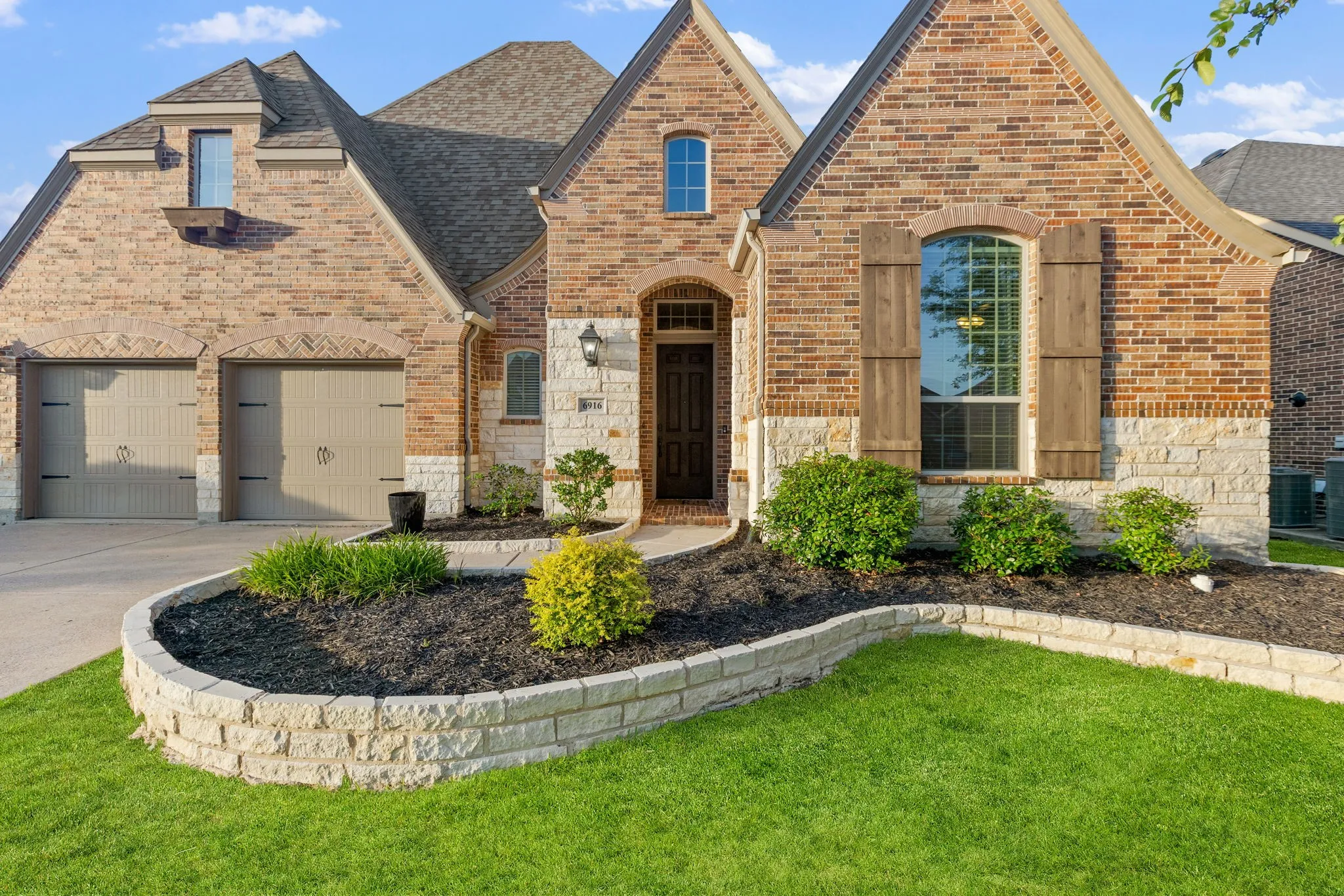 Single Family Residence For Sale in Dallas County , 6916 Barolo Drive, Rowlett, Texas 75088, 3 Bedroom, 3 Bathroom, 3 Garage spaces, 2,463 Sqft, built in 2016, mls#21290553, Real Estate Agent in Rowlett, Homes For Sale in Dallas county, Homes For Sale in Rowlett, Realtor in Rowlett Texas, Real Estate Brokerage Independent Realty Texas, Luminita Cordes Realtor