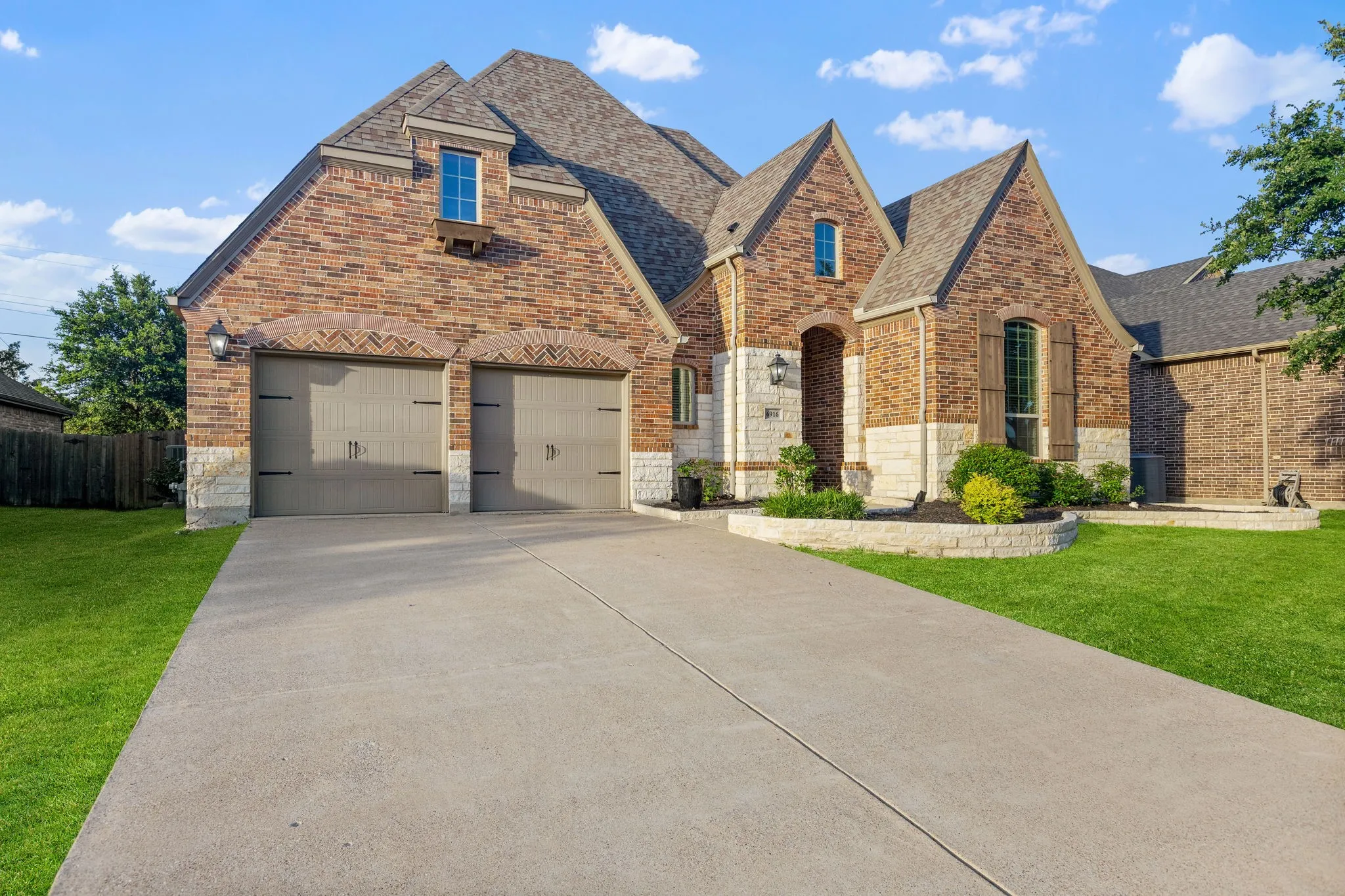 Single Family Residence For Sale in Dallas County , 6916 Barolo Drive, Rowlett, Texas 75088, 3 Bedroom, 3 Bathroom, 3 Garage spaces, 2,463 Sqft, built in 2016, mls#21290553, Real Estate Agent in Rowlett, Homes For Sale in Dallas county, Homes For Sale in Rowlett, Realtor in Rowlett Texas, Real Estate Brokerage Independent Realty Texas, Luminita Cordes Realtor