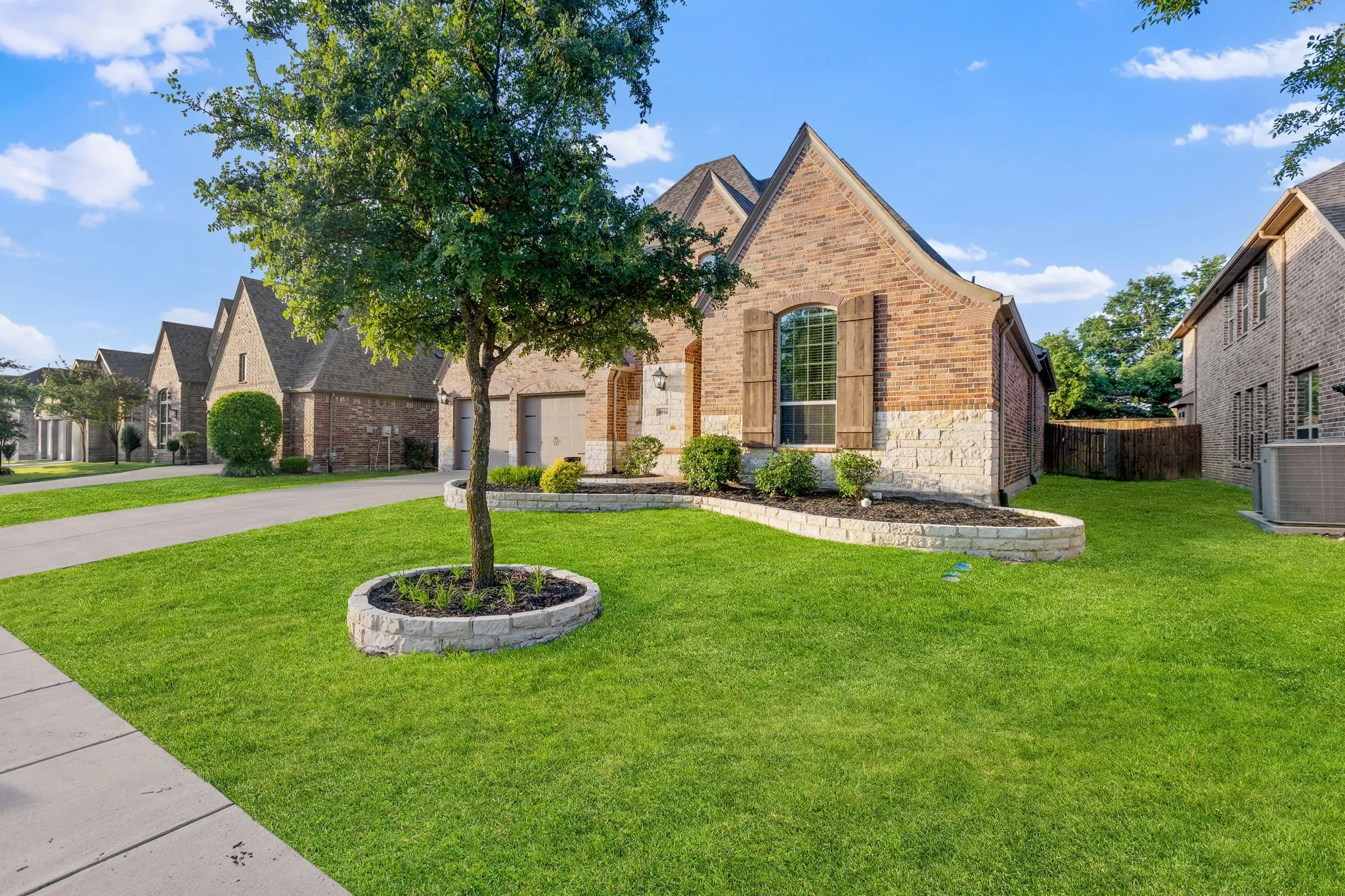 Single Family Residence For Sale in Dallas County , 6916 Barolo Drive, Rowlett, Texas 75088, 3 Bedroom, 3 Bathroom, 3 Garage spaces, 2,463 Sqft, built in 2016, mls#21290553, Real Estate Agent in Rowlett, Homes For Sale in Dallas county, Homes For Sale in Rowlett, Realtor in Rowlett Texas, Real Estate Brokerage Independent Realty Texas, Luminita Cordes Realtor