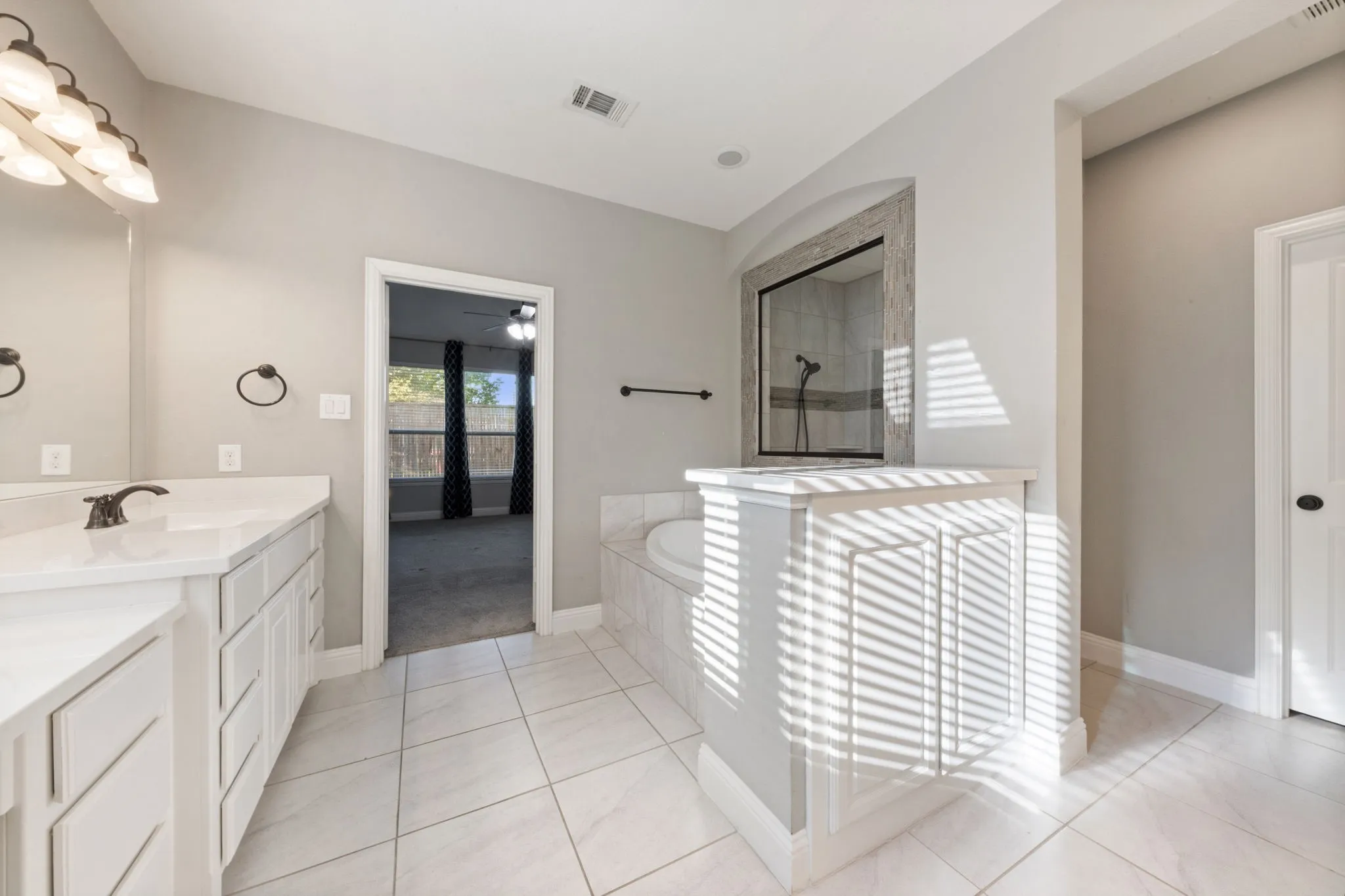 Single Family Residence For Sale in Dallas County , 6916 Barolo Drive, Rowlett, Texas 75088, 3 Bedroom, 3 Bathroom, 3 Garage spaces, 2,463 Sqft, built in 2016, mls#21290553, Real Estate Agent in Rowlett, Homes For Sale in Dallas county, Homes For Sale in Rowlett, Realtor in Rowlett Texas, Real Estate Brokerage Independent Realty Texas, Luminita Cordes Realtor