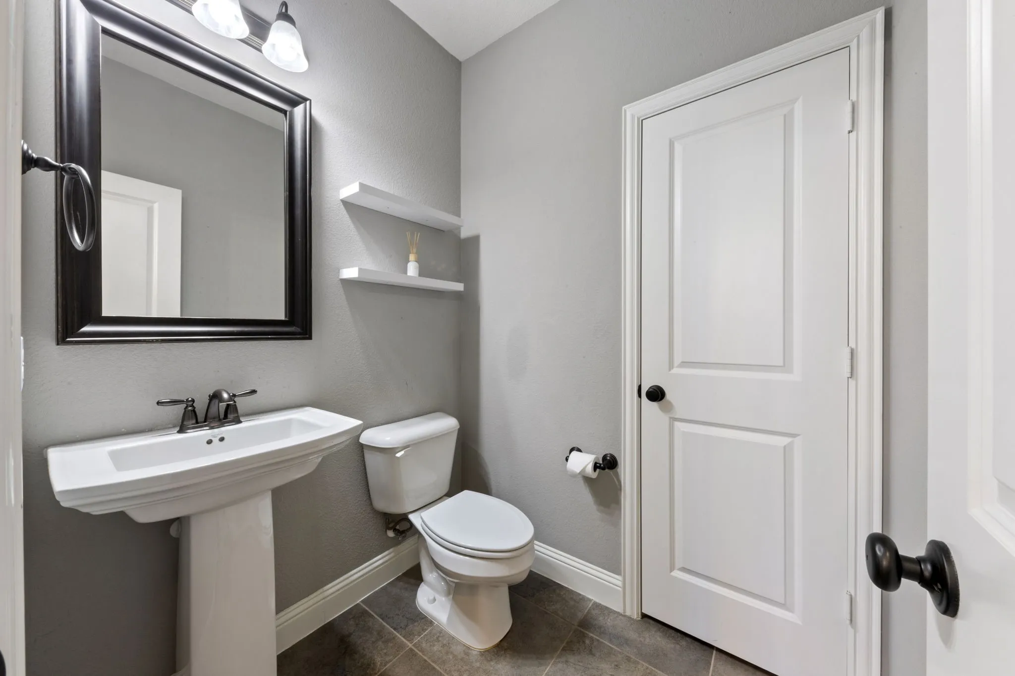 Single Family Residence For Sale in Dallas County , 6916 Barolo Drive, Rowlett, Texas 75088, 3 Bedroom, 3 Bathroom, 3 Garage spaces, 2,463 Sqft, built in 2016, mls#21290553, Real Estate Agent in Rowlett, Homes For Sale in Dallas county, Homes For Sale in Rowlett, Realtor in Rowlett Texas, Real Estate Brokerage Independent Realty Texas, Luminita Cordes Realtor