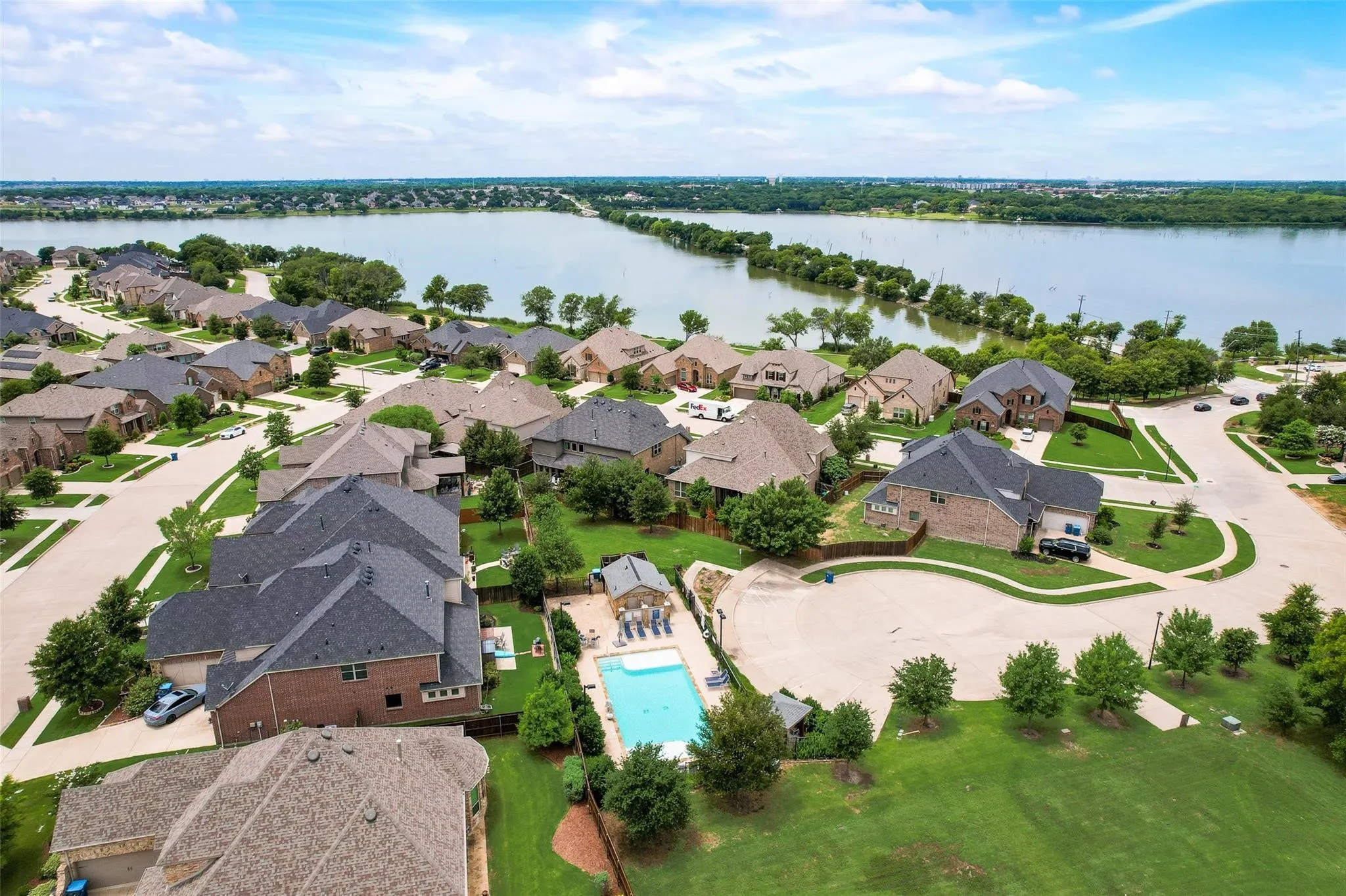 Single Family Residence For Sale in Dallas County , 6916 Barolo Drive, Rowlett, Texas 75088, 3 Bedroom, 3 Bathroom, 3 Garage spaces, 2,463 Sqft, built in 2016, mls#21290553, Real Estate Agent in Rowlett, Homes For Sale in Dallas county, Homes For Sale in Rowlett, Realtor in Rowlett Texas, Real Estate Brokerage Independent Realty Texas, Luminita Cordes Realtor