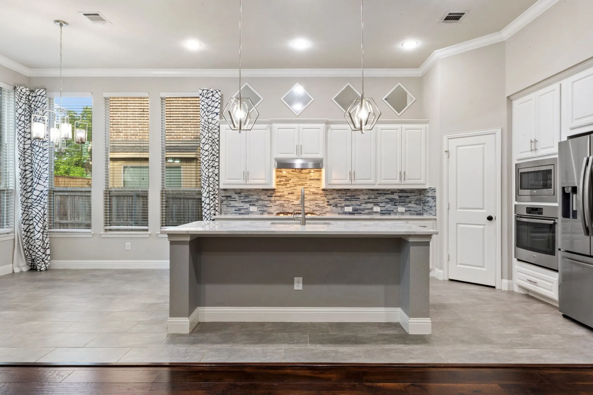 Single Family Residence For Sale in Dallas County , 6916 Barolo Drive, Rowlett, Texas 75088, 3 Bedroom, 3 Bathroom, 3 Garage spaces, 2,463 Sqft, built in 2016, mls#21290553, Real Estate Agent in Rowlett, Homes For Sale in Dallas county, Homes For Sale in Rowlett, Realtor in Rowlett Texas, Real Estate Brokerage Independent Realty Texas, Luminita Cordes Realtor