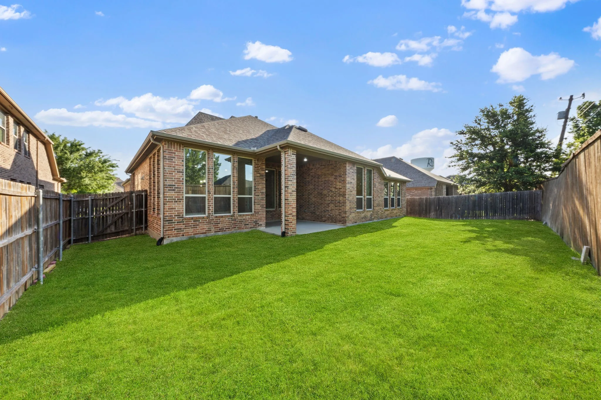 Single Family Residence For Sale in Dallas County , 6916 Barolo Drive, Rowlett, Texas 75088, 3 Bedroom, 3 Bathroom, 3 Garage spaces, 2,463 Sqft, built in 2016, mls#21290553, Real Estate Agent in Rowlett, Homes For Sale in Dallas county, Homes For Sale in Rowlett, Realtor in Rowlett Texas, Real Estate Brokerage Independent Realty Texas, Luminita Cordes Realtor